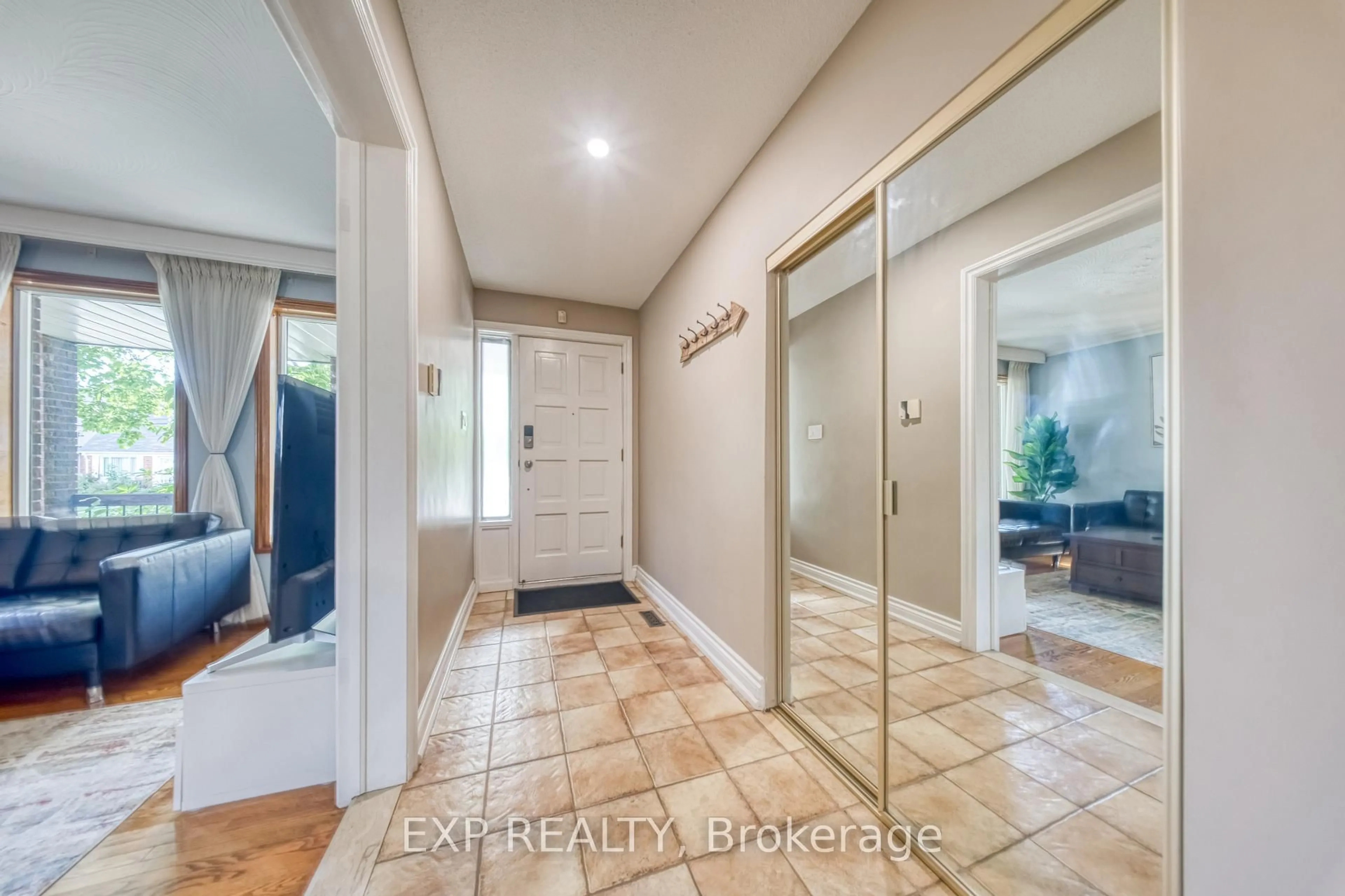 Indoor entryway for 35 Highland Hill, Toronto Ontario M6A 2P7