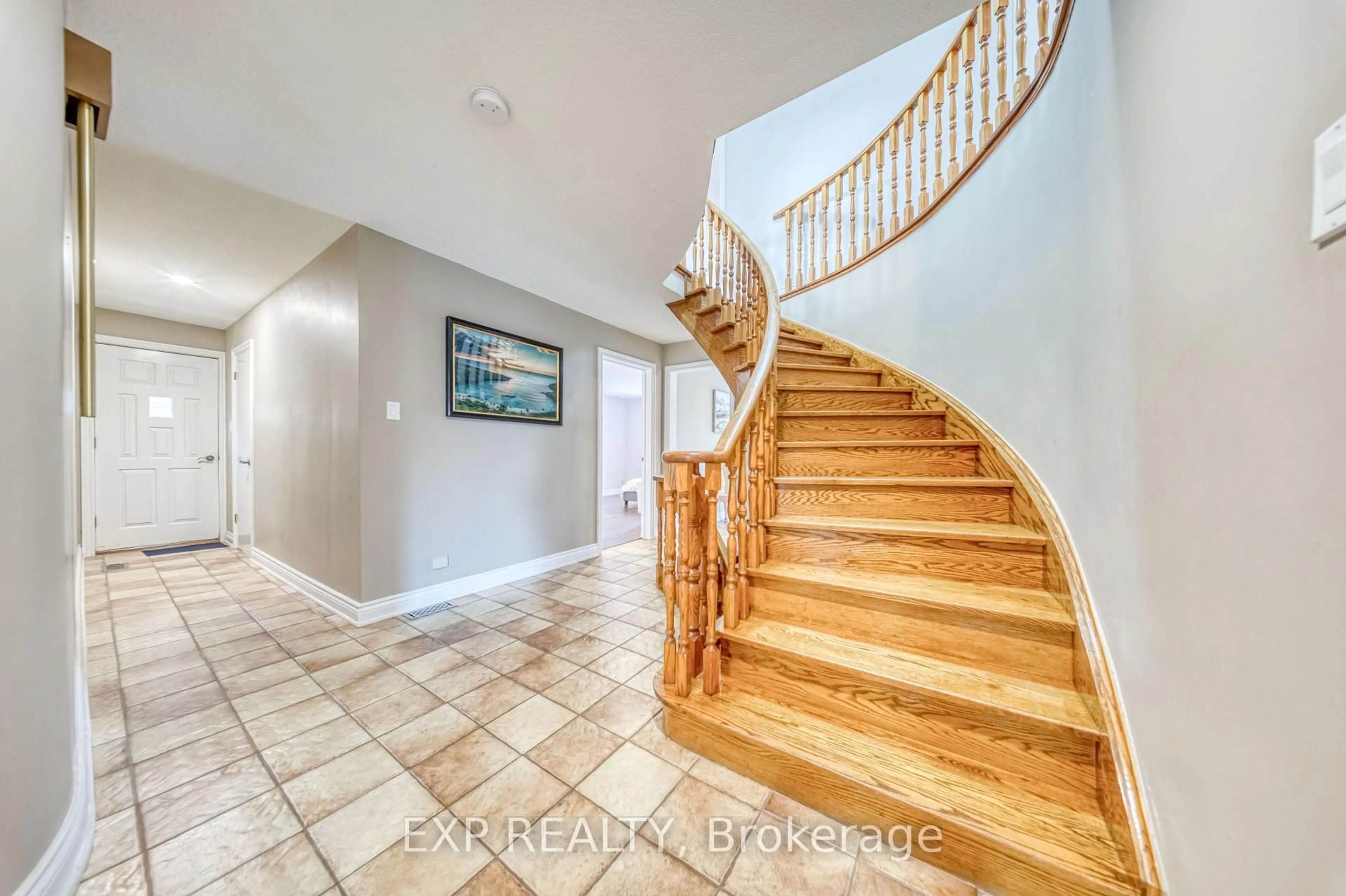 Indoor foyer for 35 Highland Hill, Toronto Ontario M6A 2P7