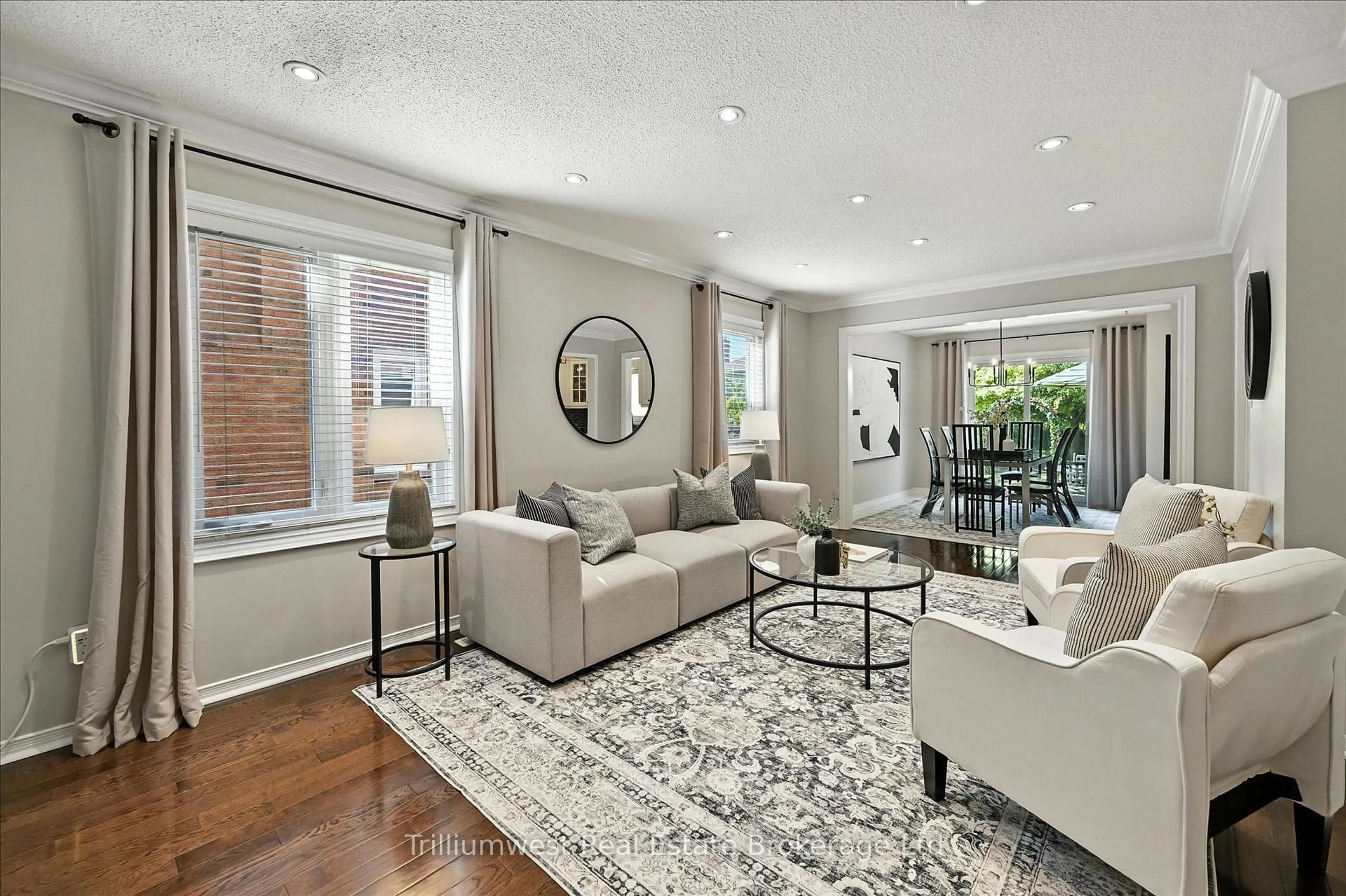 Living room with furniture, unknown for 5516 Haddon Hall Rd, Mississauga Ontario L5M 5G5