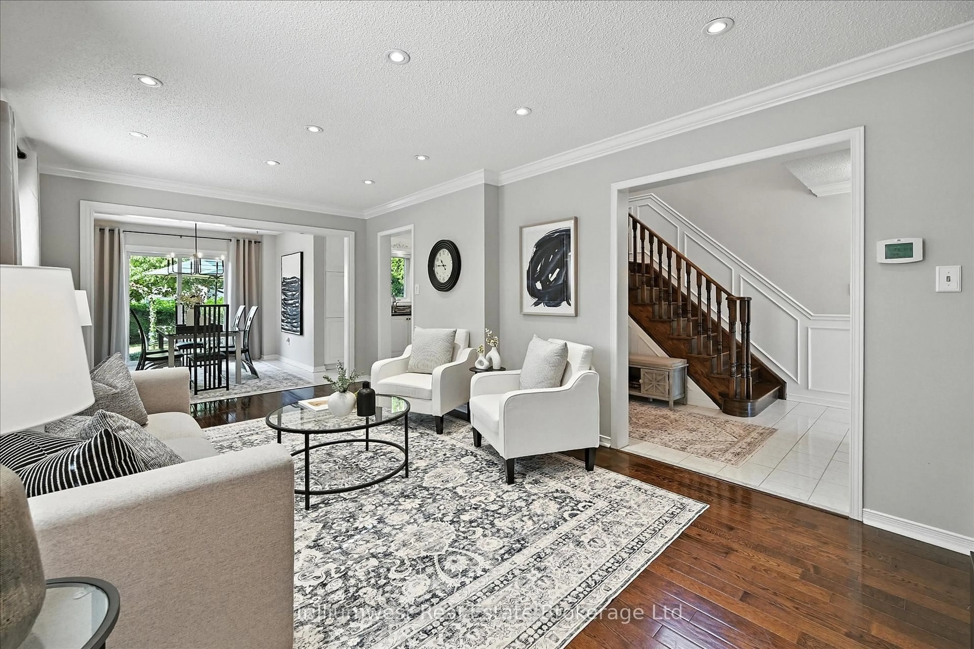 Living room with furniture, unknown for 5516 Haddon Hall Rd, Mississauga Ontario L5M 5G5