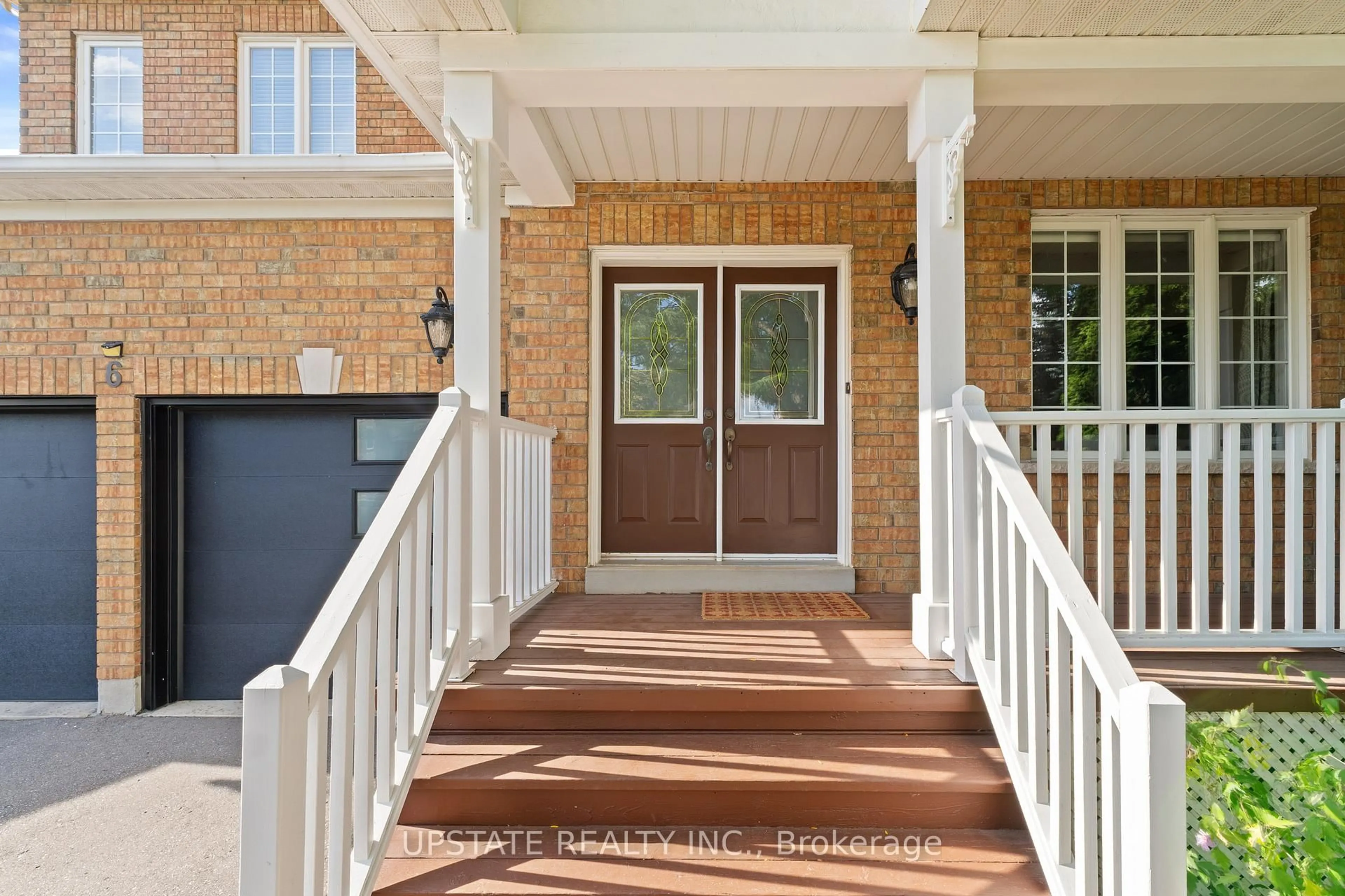 Indoor entryway for 6 Bowsfield Dr, Brampton Ontario L6P 1C8