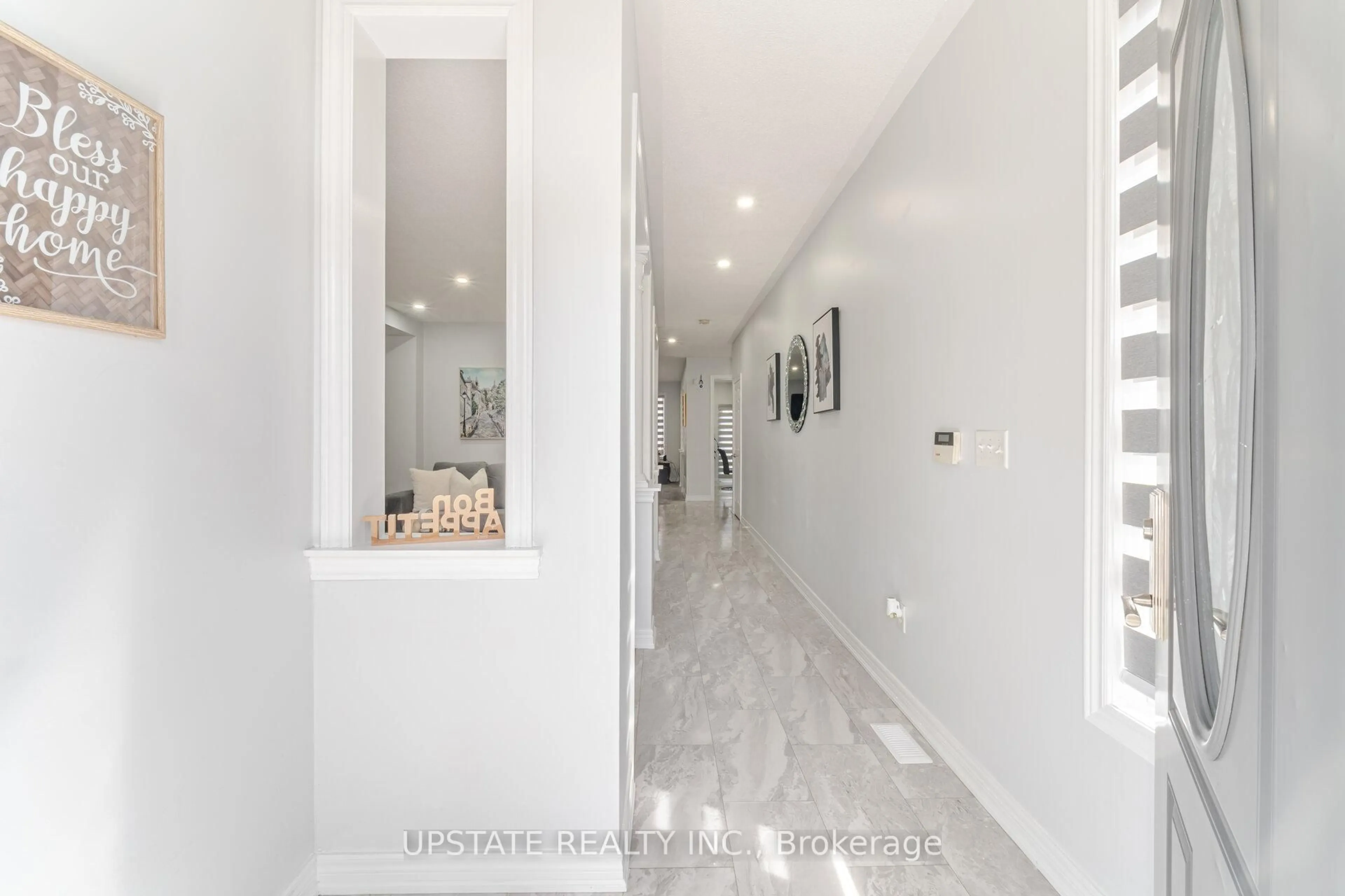 Indoor foyer for 7 Millsborough Rd, Brampton Ontario L6P 2A1