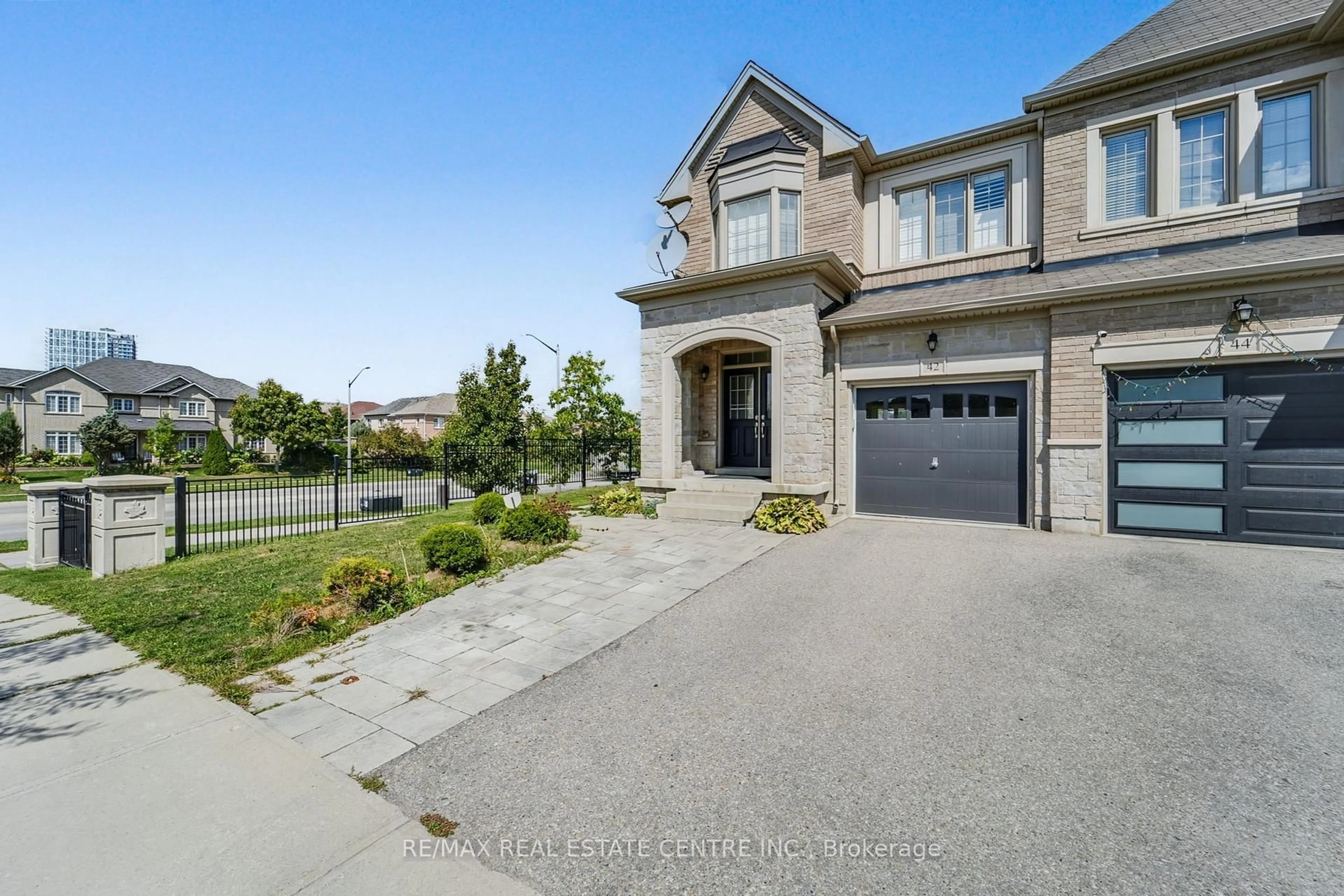 Unknown for 42 Andretti Cres, Brampton Ontario L6X 5G6