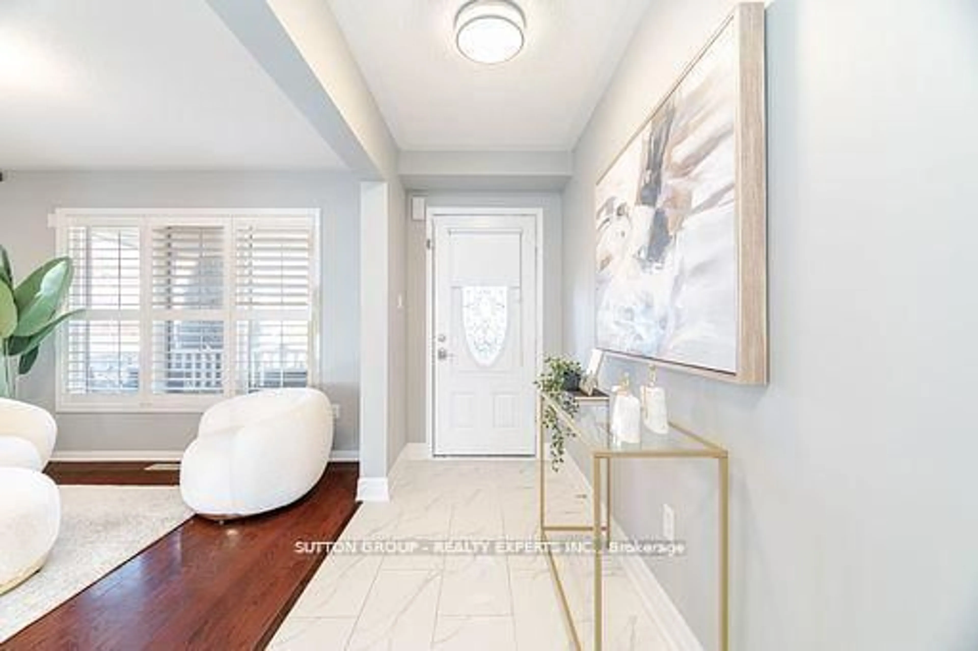 Indoor entryway for 430 GRENKE Pl, Milton Ontario L9T 7T6