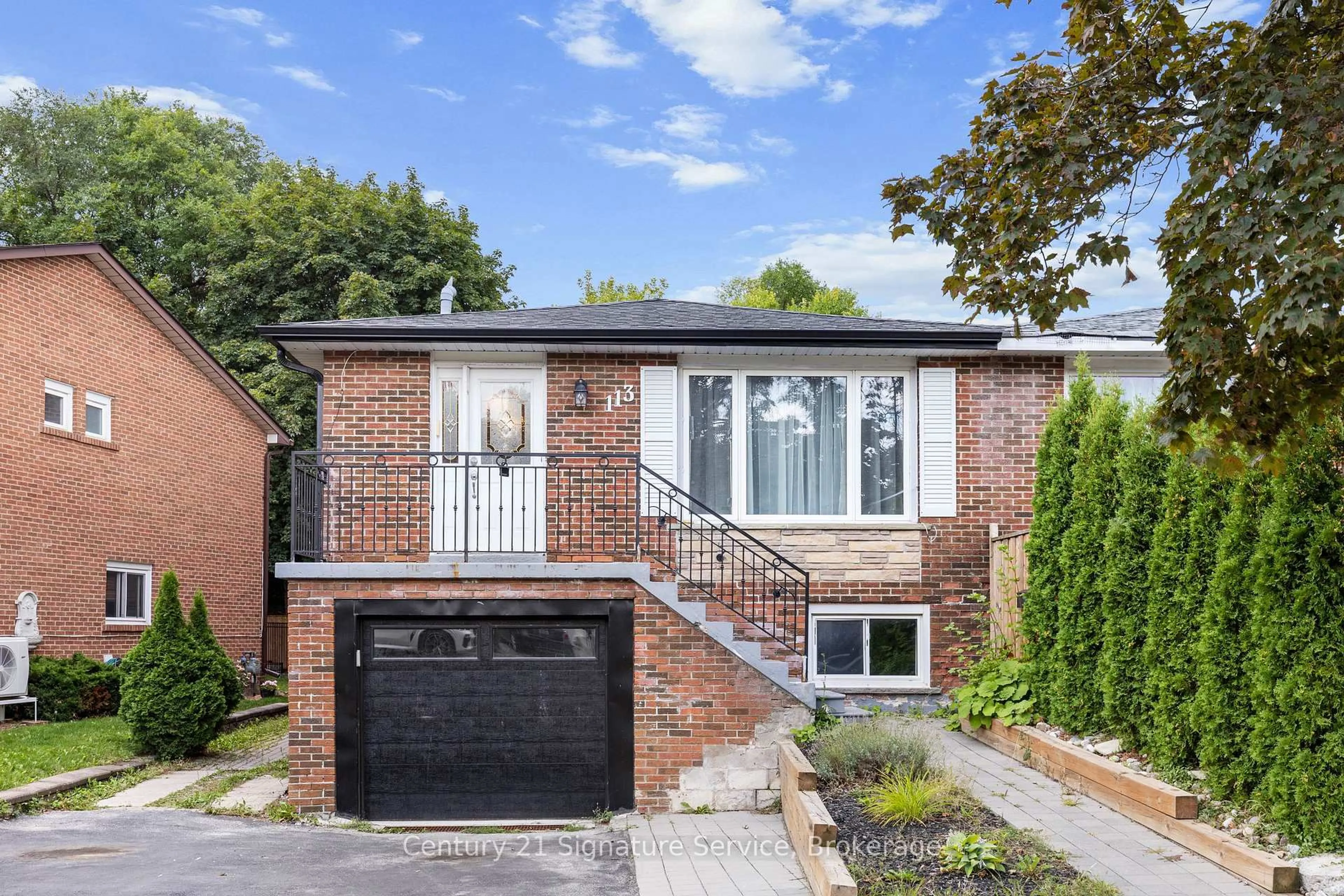 Home with brick exterior material, street for 113 Mill St, Brampton Ontario L6X 2N8