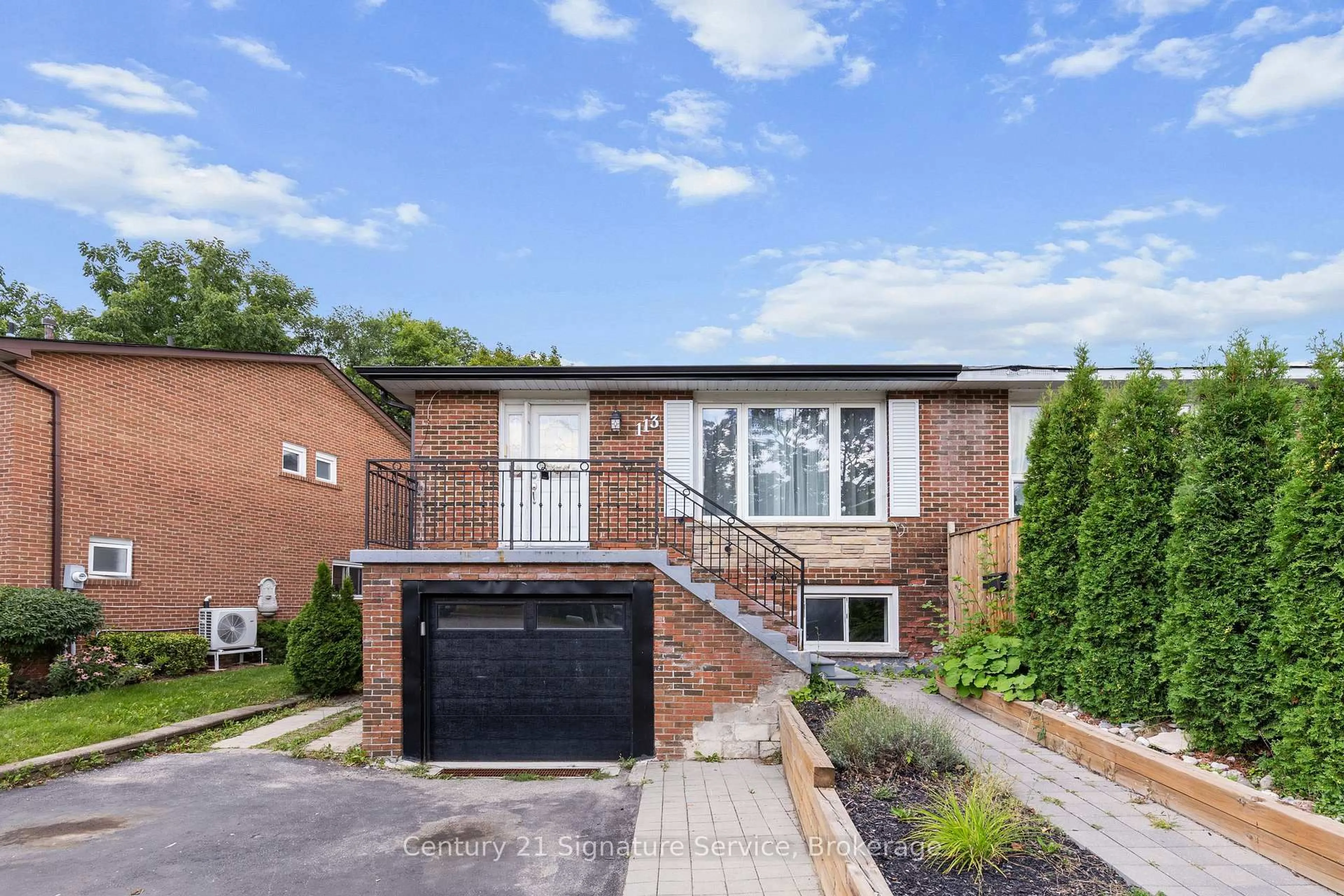 Home with brick exterior material, street for 113 Mill St, Brampton Ontario L6X 2N8