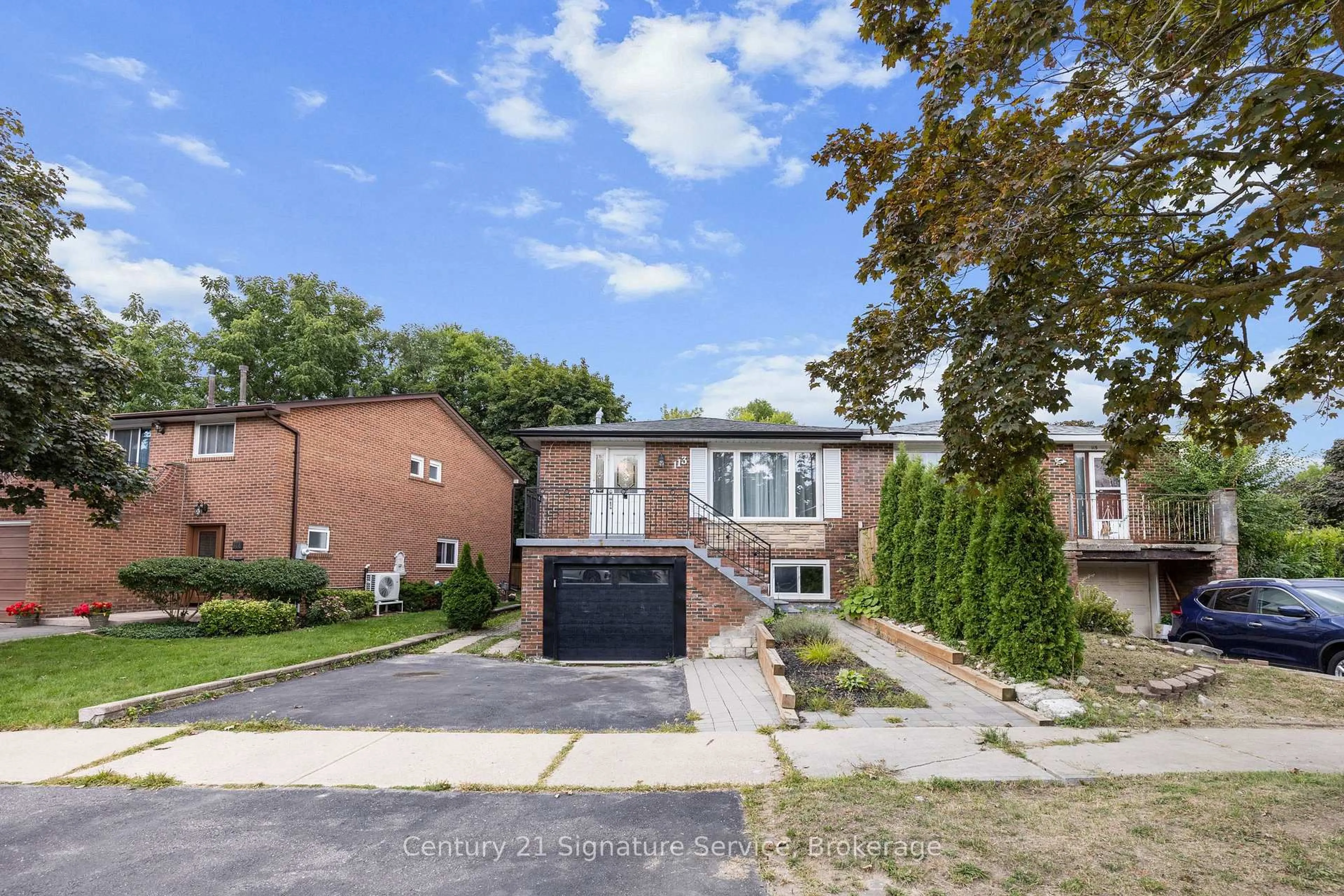 Home with brick exterior material, street for 113 Mill St, Brampton Ontario L6X 2N8