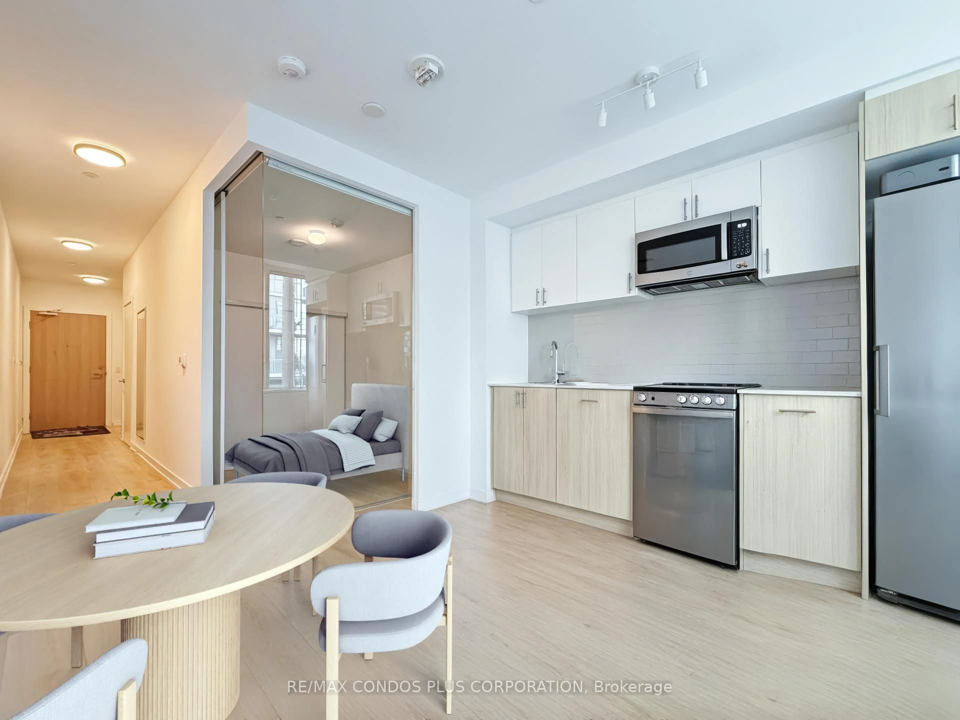 Standard kitchen, unknown for 1195 The Queensway #M03, Toronto Ontario M8Z 0H1