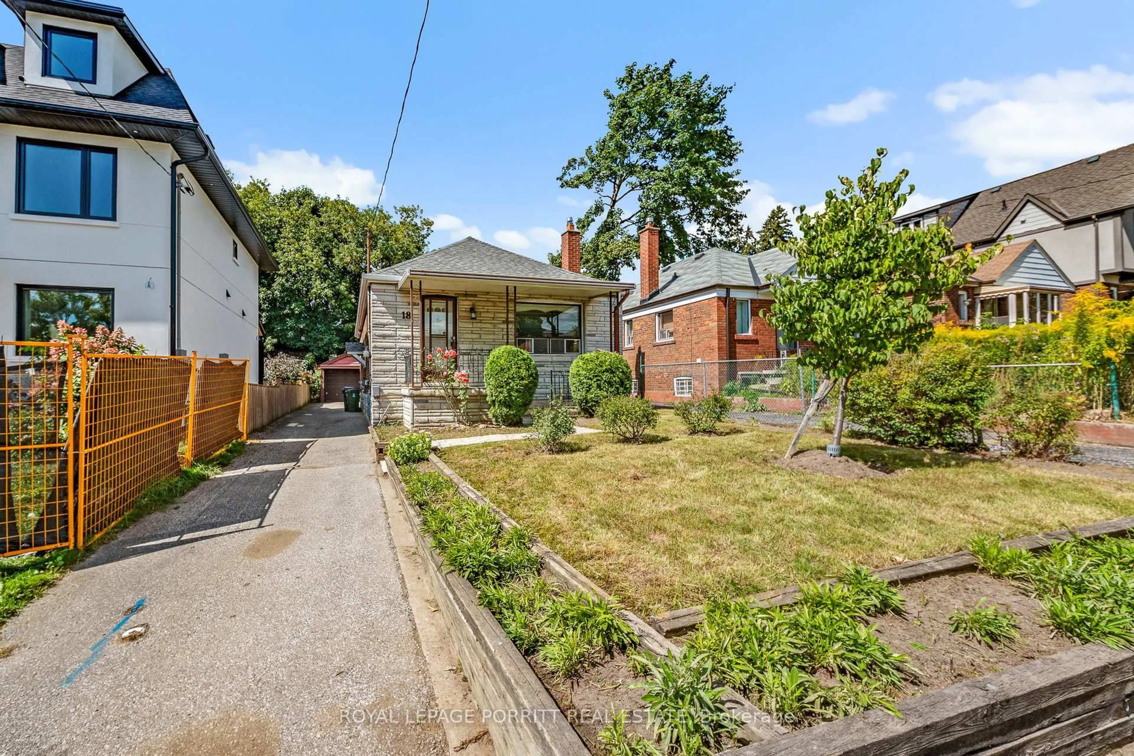 A pic from outside/outdoor area/front of a property/back of a property/a pic from drone, street for 18 Stephen Dr, Toronto Ontario M8Y 3M6