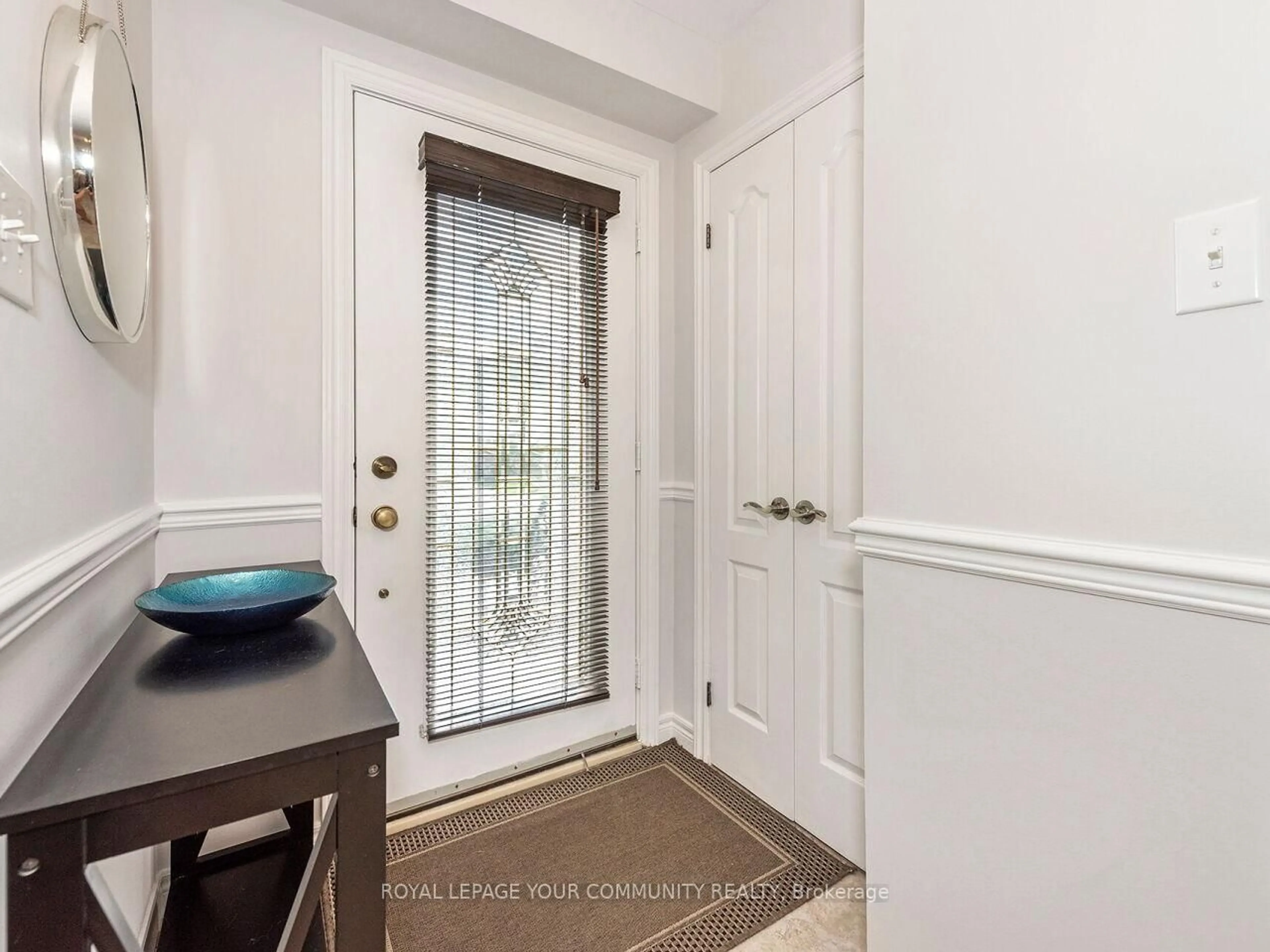 Indoor entryway for 865 Flagship Dr, Mississauga Ontario L4Y 2J5