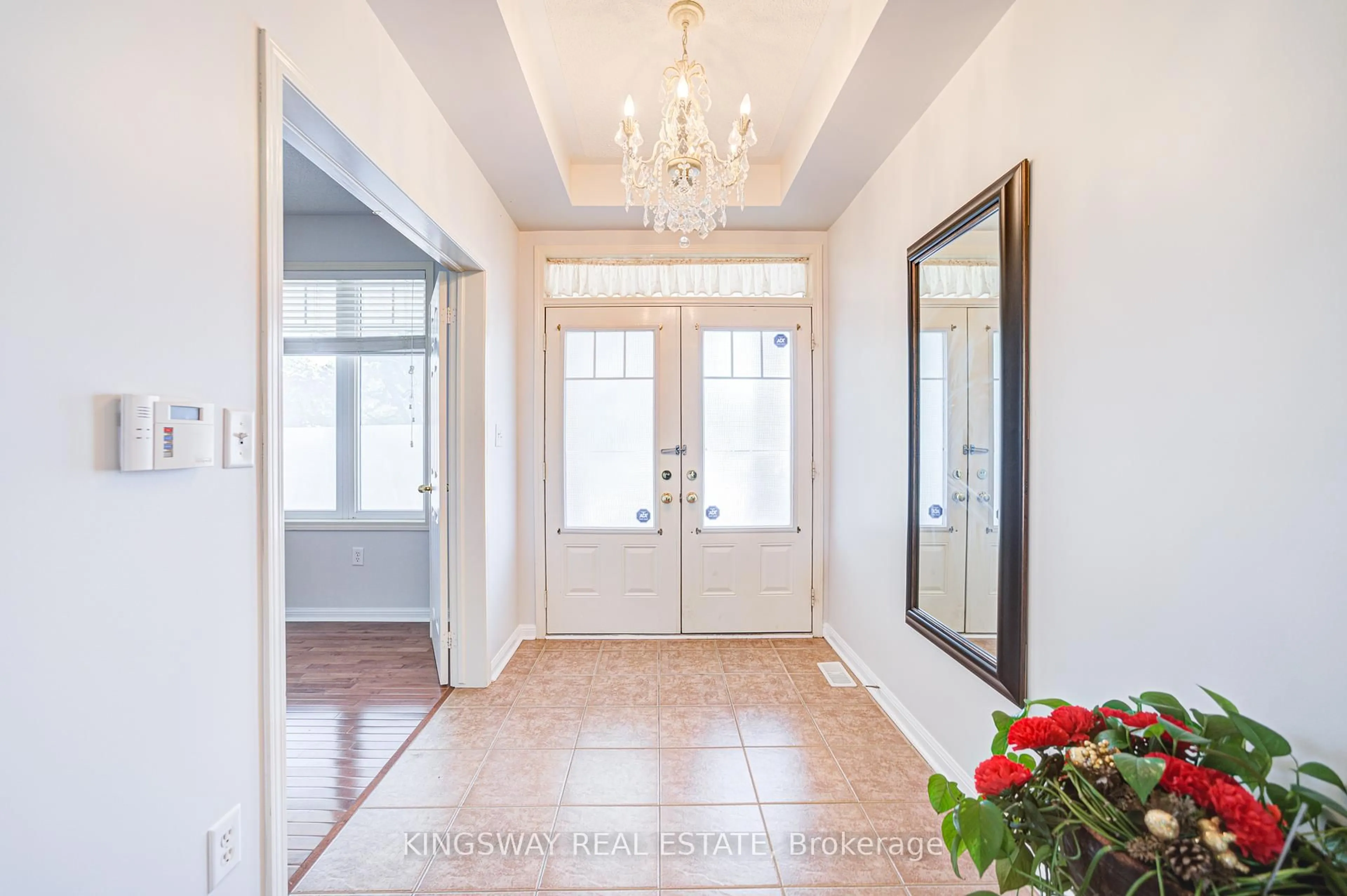 Indoor entryway for 7 Bonavista Dr, Brampton Ontario L6X 0N2