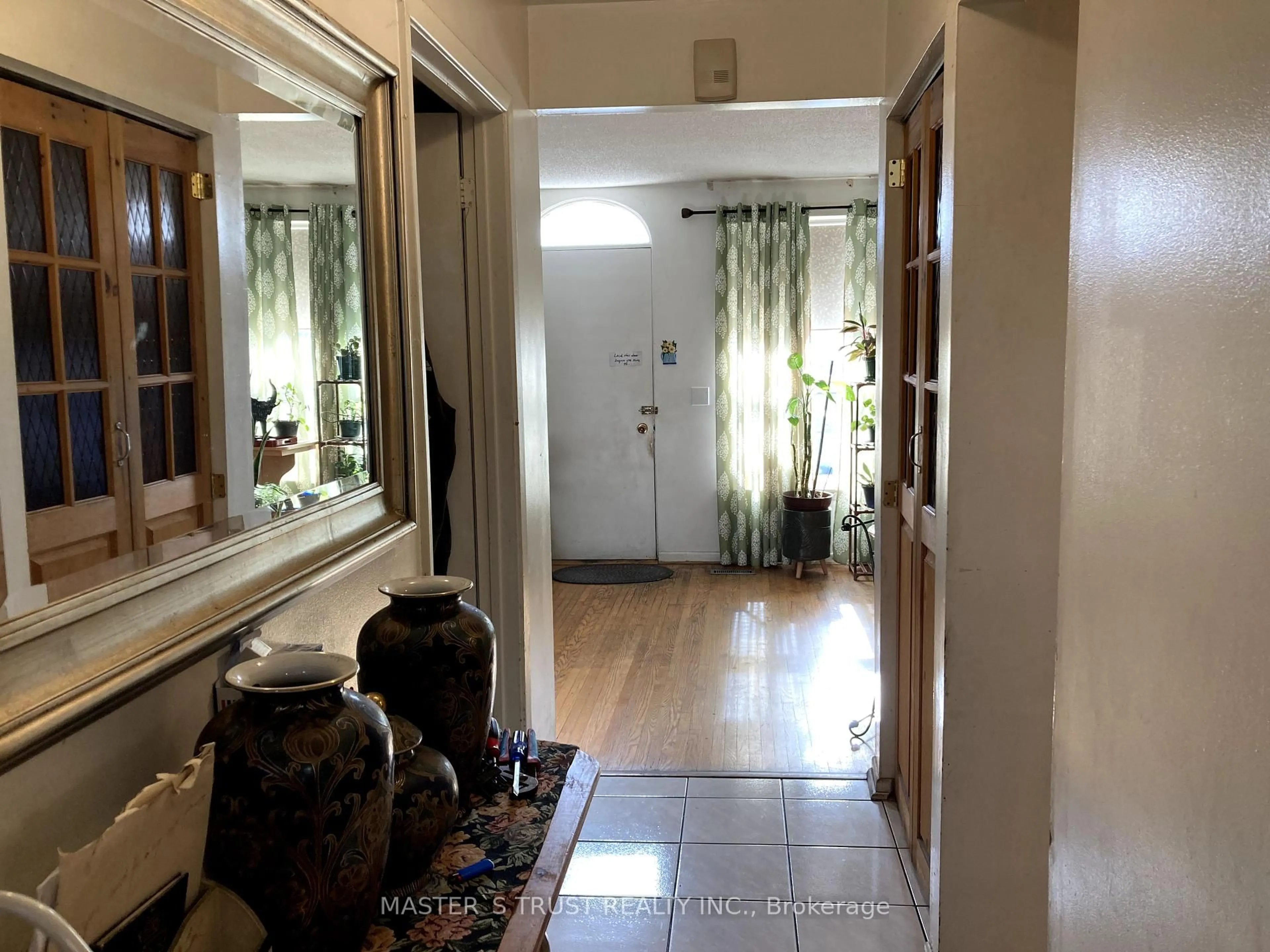 Indoor entryway for 246 John Garland Blvd #72, Toronto Ontario M9V 1N8