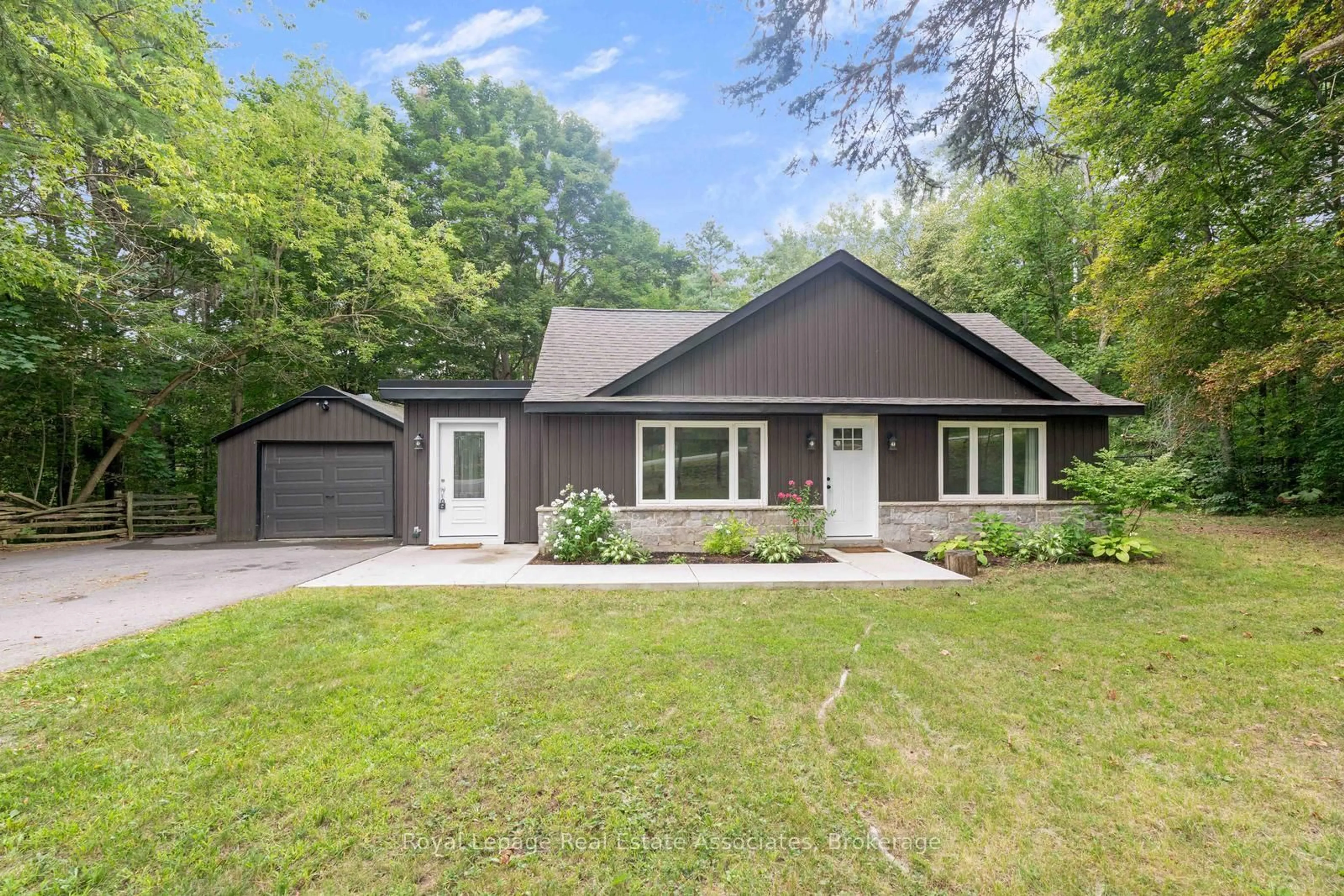 Home with vinyl exterior material, street for 20194 MAIN St, Caledon Ontario L7K 1P7
