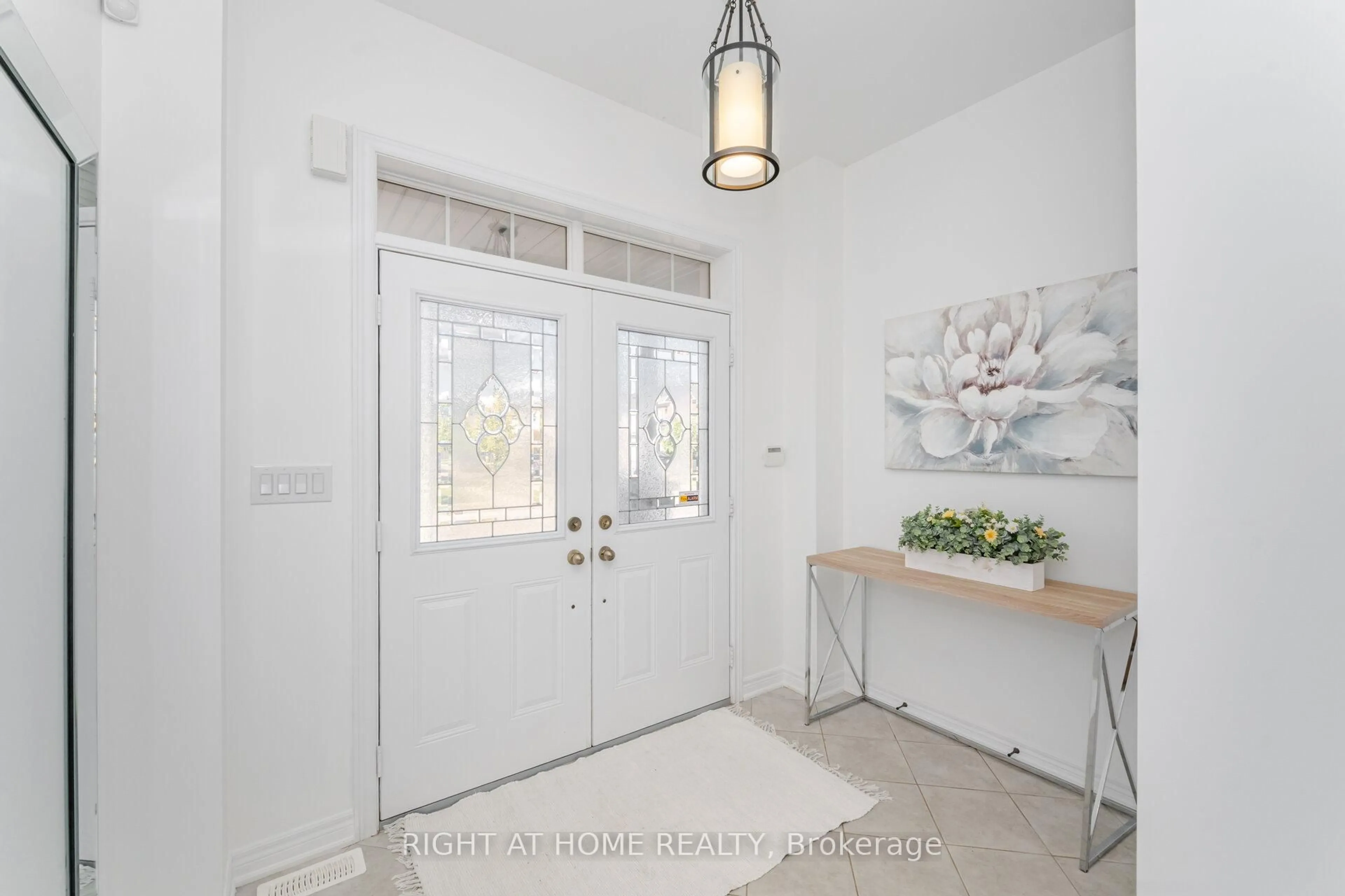 Indoor entryway for 3302 Granite Gate, Burlington Ontario L7M 0L7