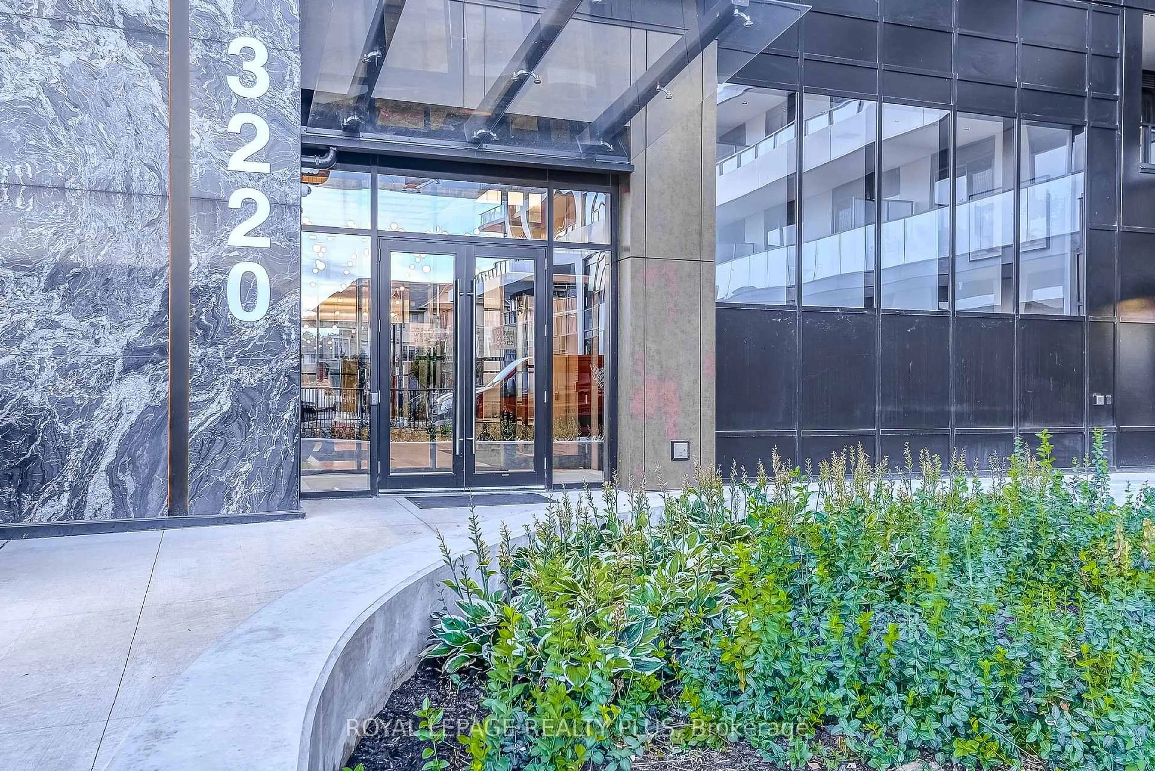 Indoor foyer for 3220 William Coltson Ave #2202, Oakville Ontario L6H 7X9
