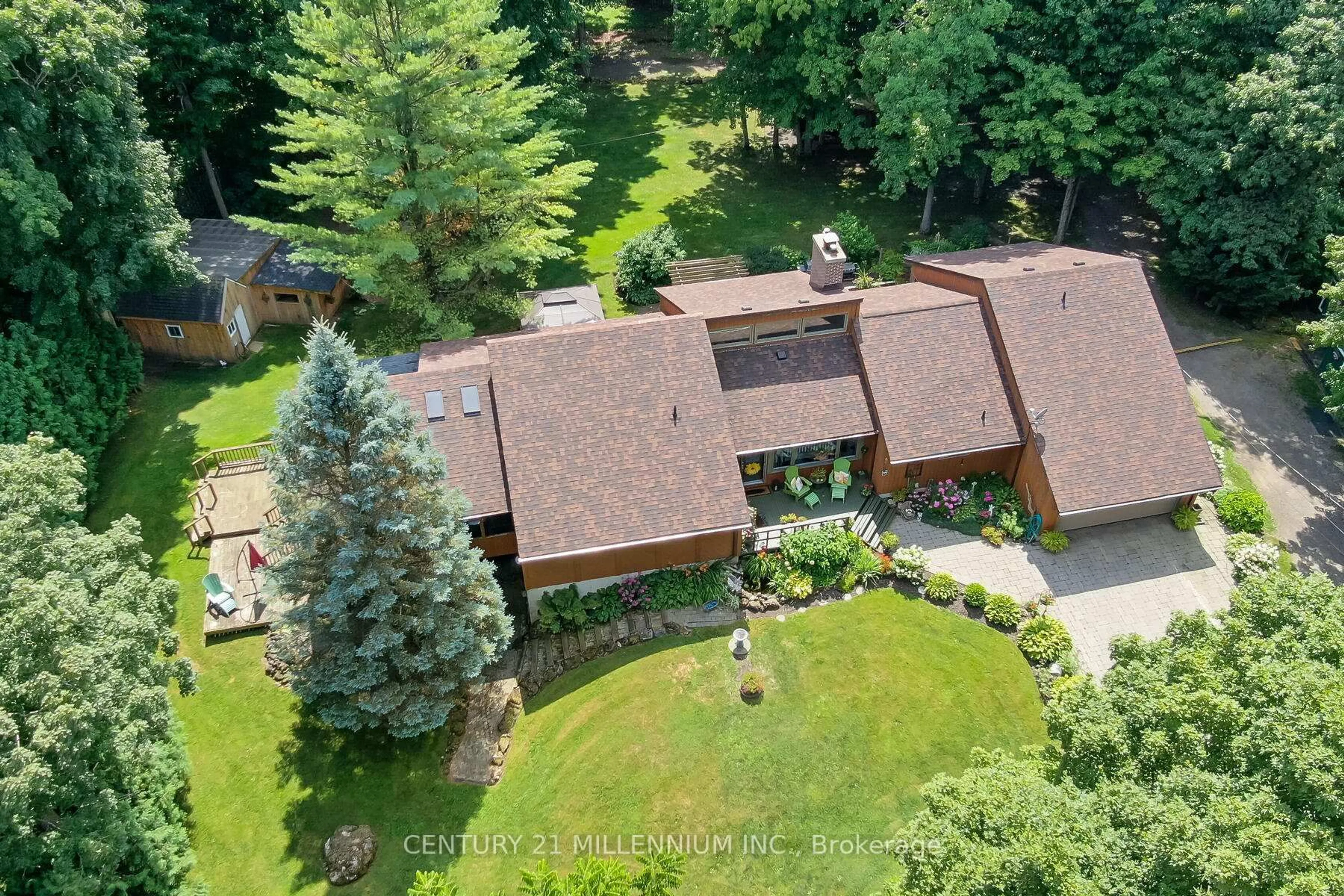 A pic from outside/outdoor area/front of a property/back of a property/a pic from drone, unknown for 11646 Dublin Line, Halton Hills Ontario L7J 2M1