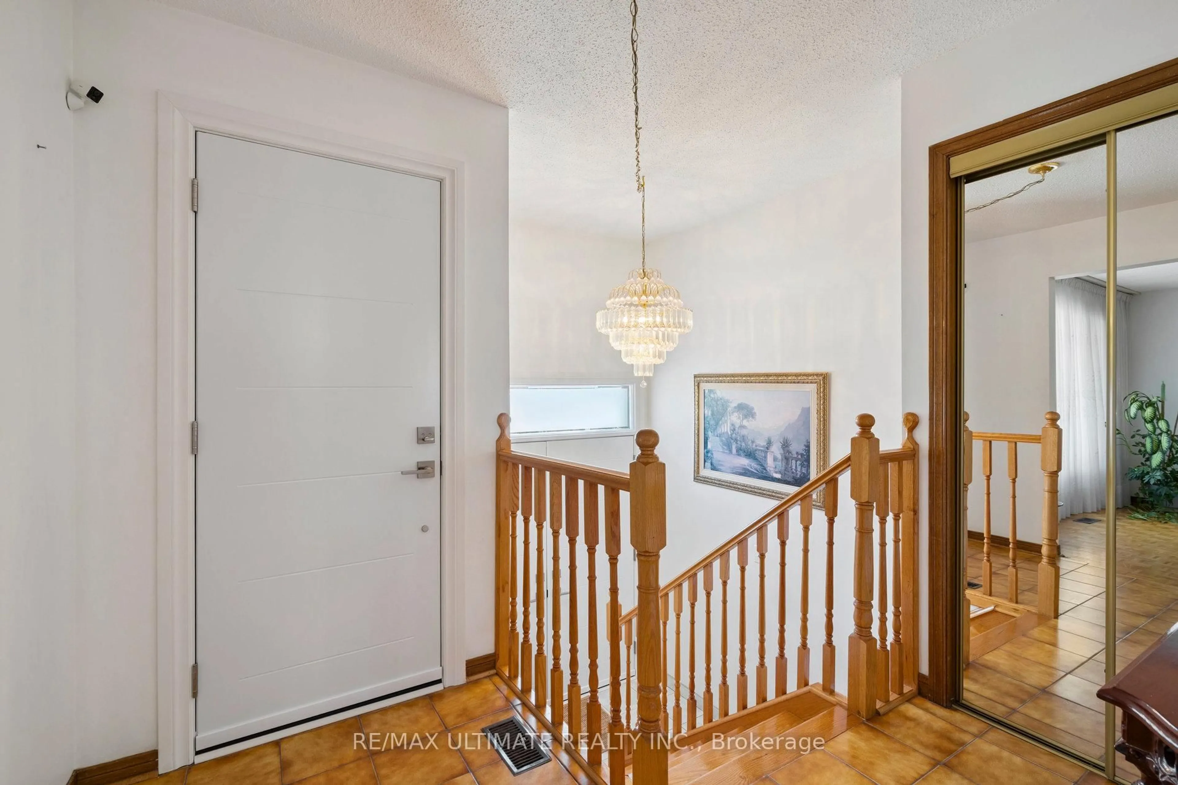 Indoor entryway for 14 SYNDICATE Ave, Toronto Ontario M6N 4M3