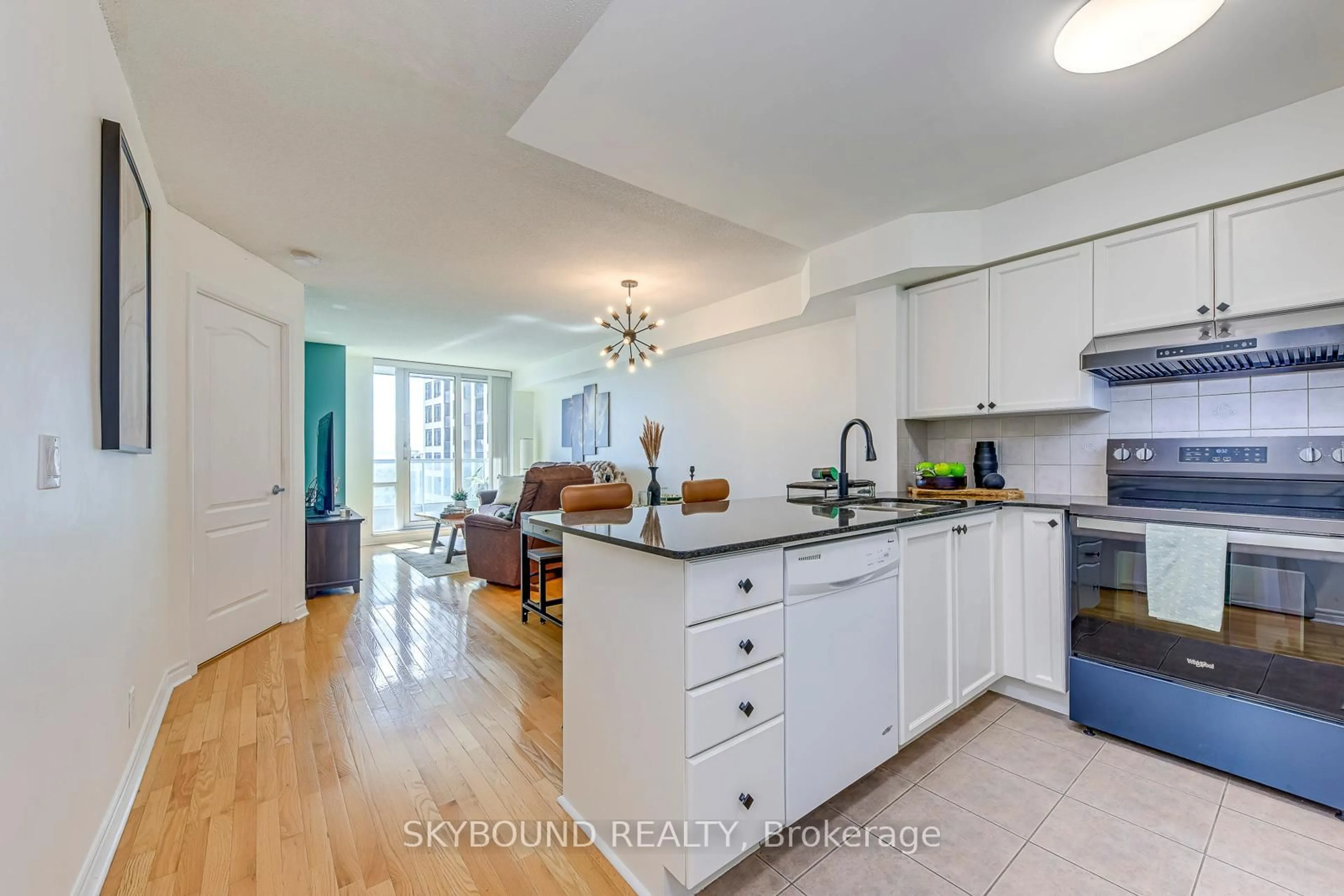 Open concept kitchen, unknown for 33 Elm Dr #913, Mississauga Ontario L5B 4M2