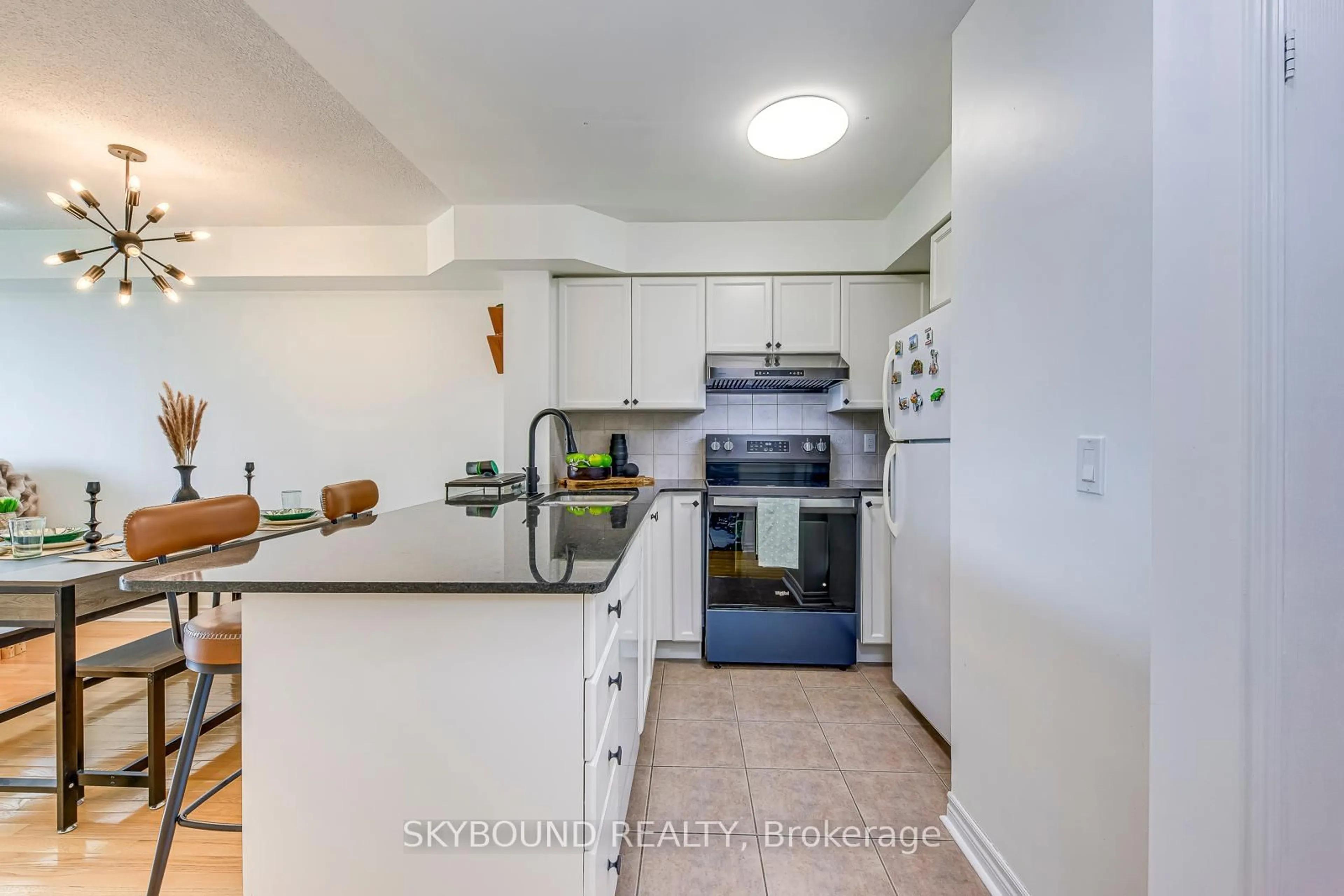 Standard kitchen, unknown for 33 Elm Dr #913, Mississauga Ontario L5B 4M2