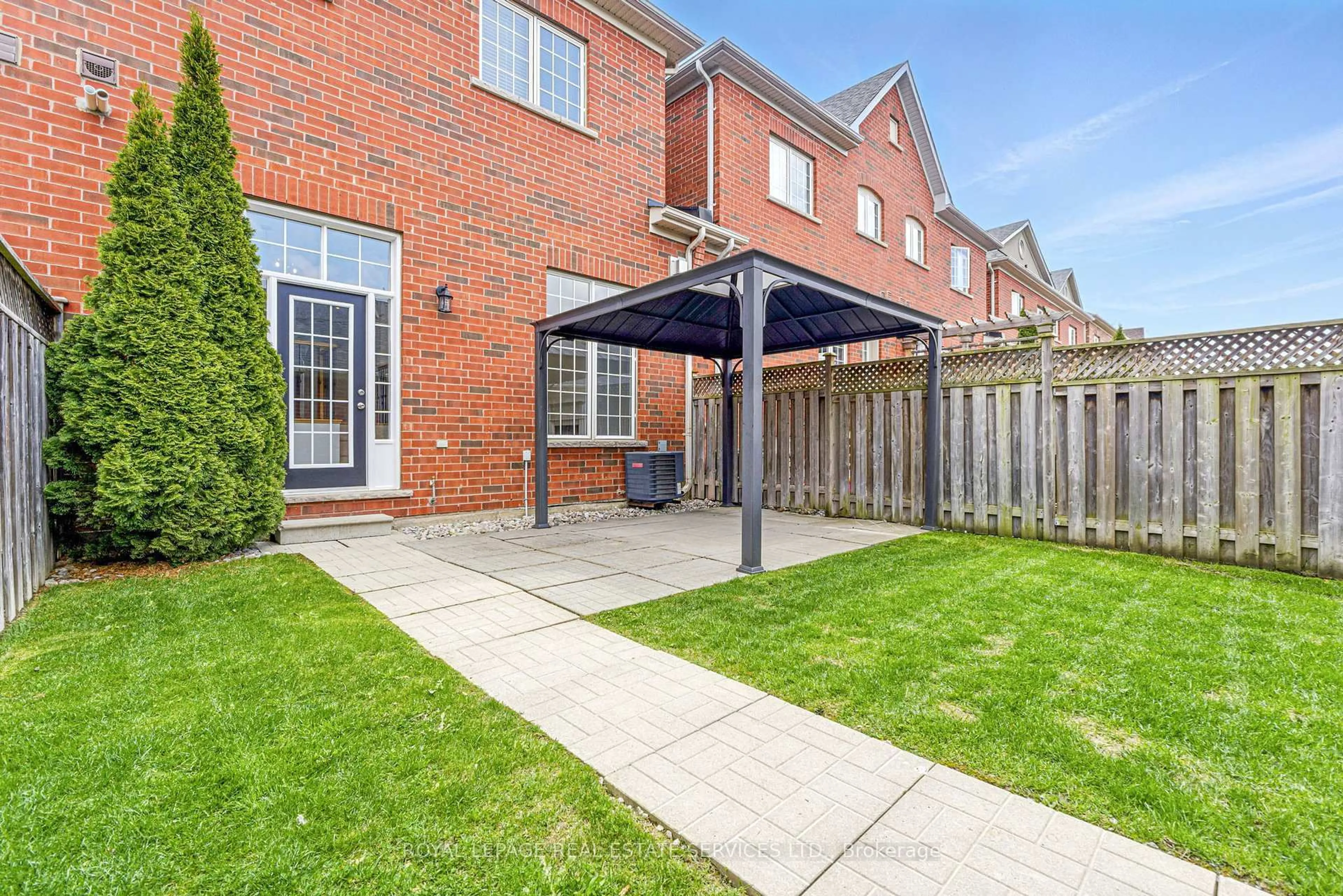 Patio, street for 3349 Eglinton Ave, Mississauga Ontario L5M 7W8