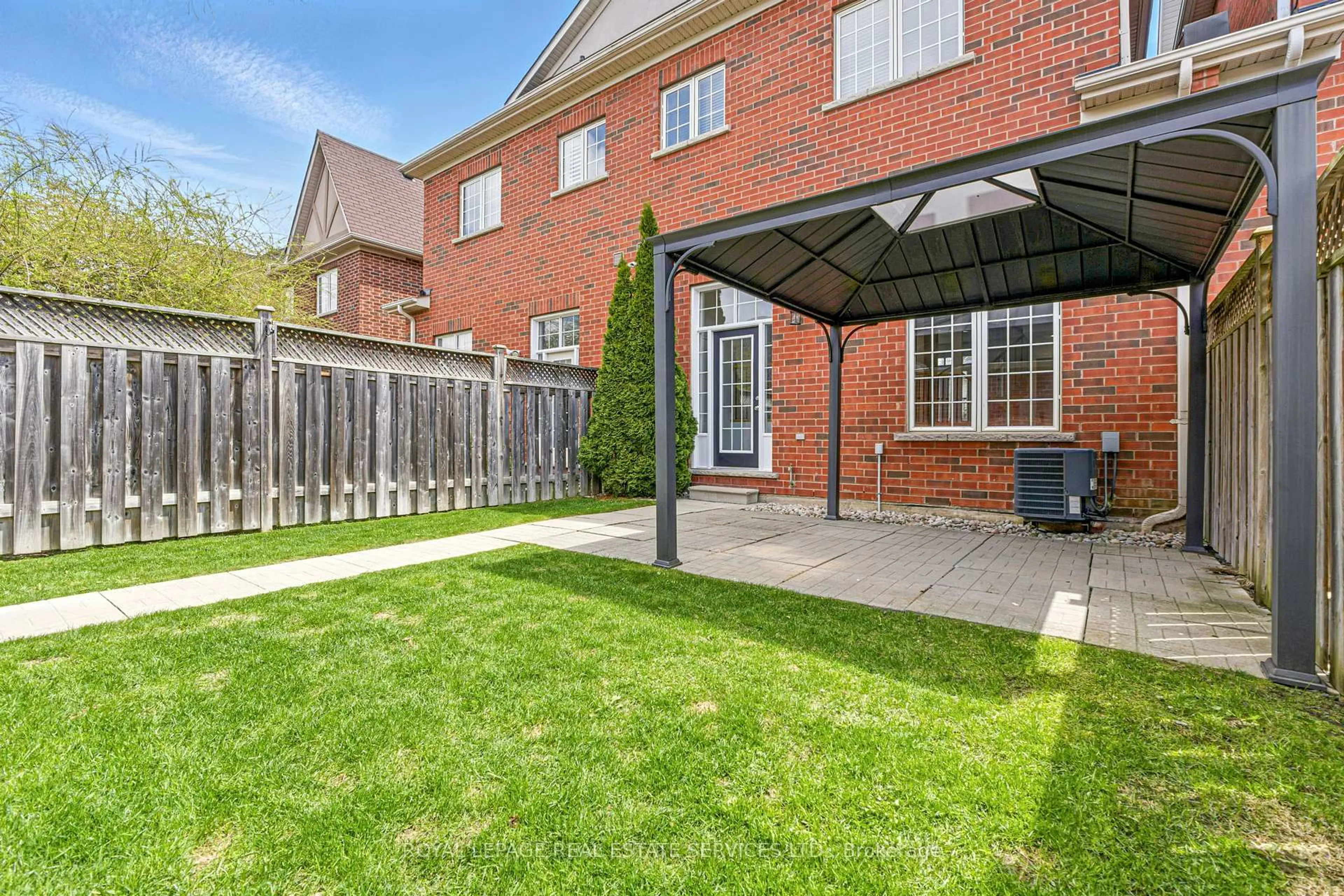 Patio, street for 3349 Eglinton Ave, Mississauga Ontario L5M 7W8