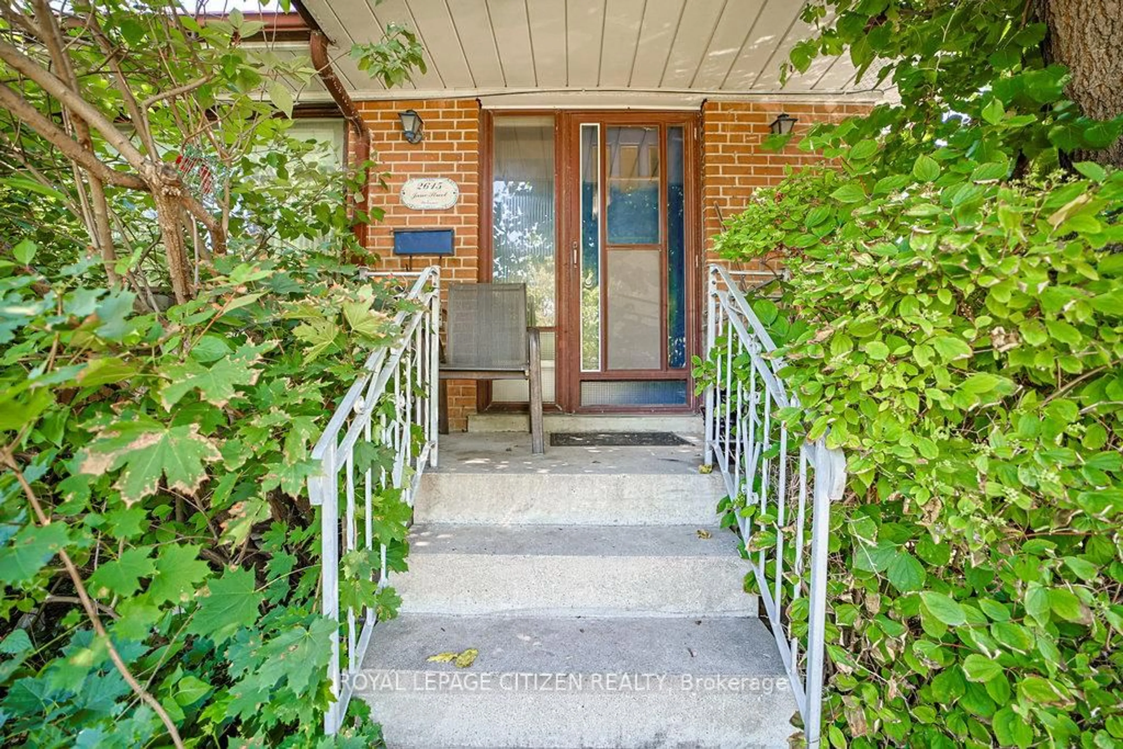 Unknown for 2615 Jane St, Toronto Ontario M3L 1S1