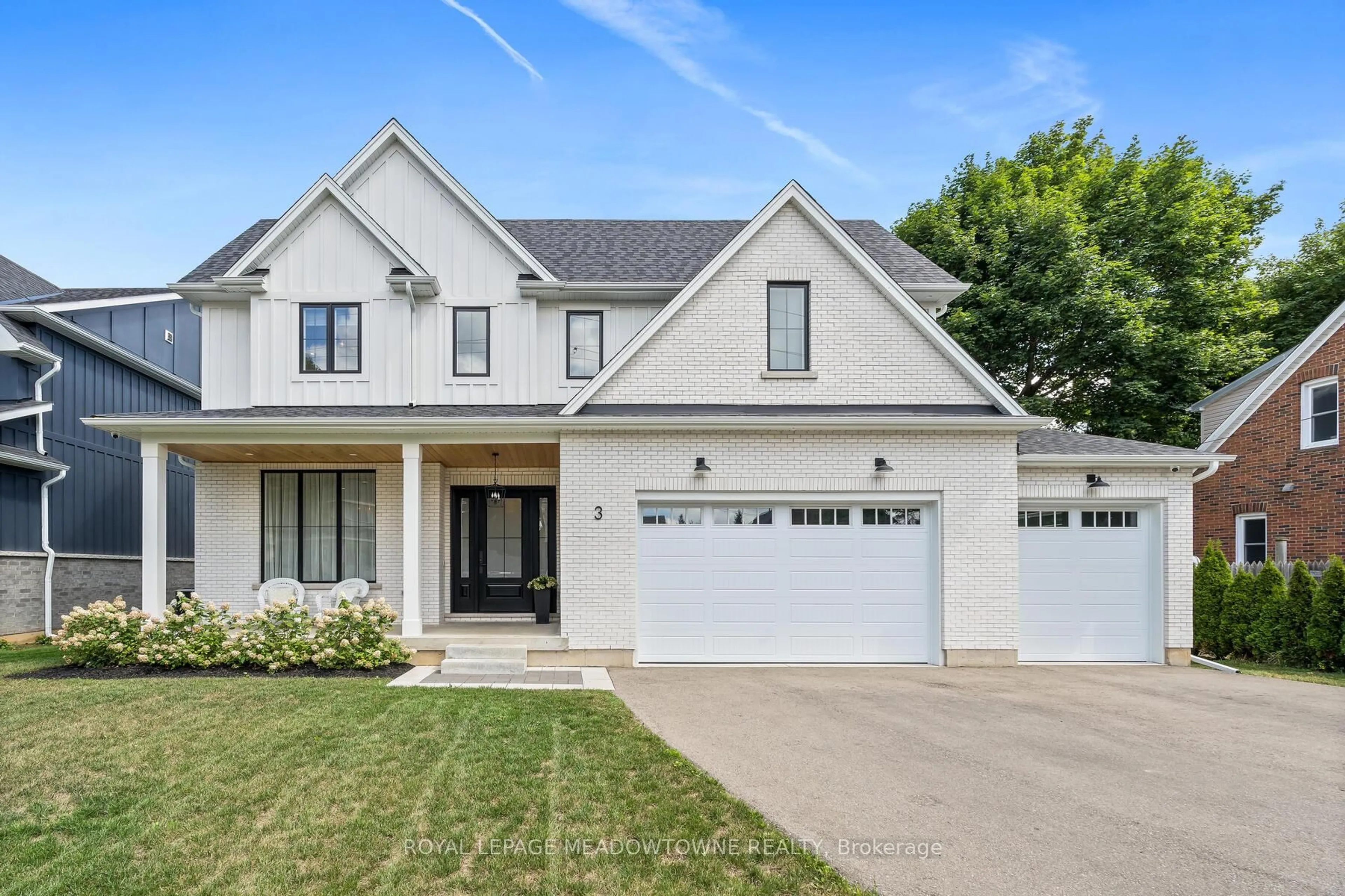 Home with vinyl exterior material, street for 3 Academy Rd, Halton Hills Ontario L7G 3N7