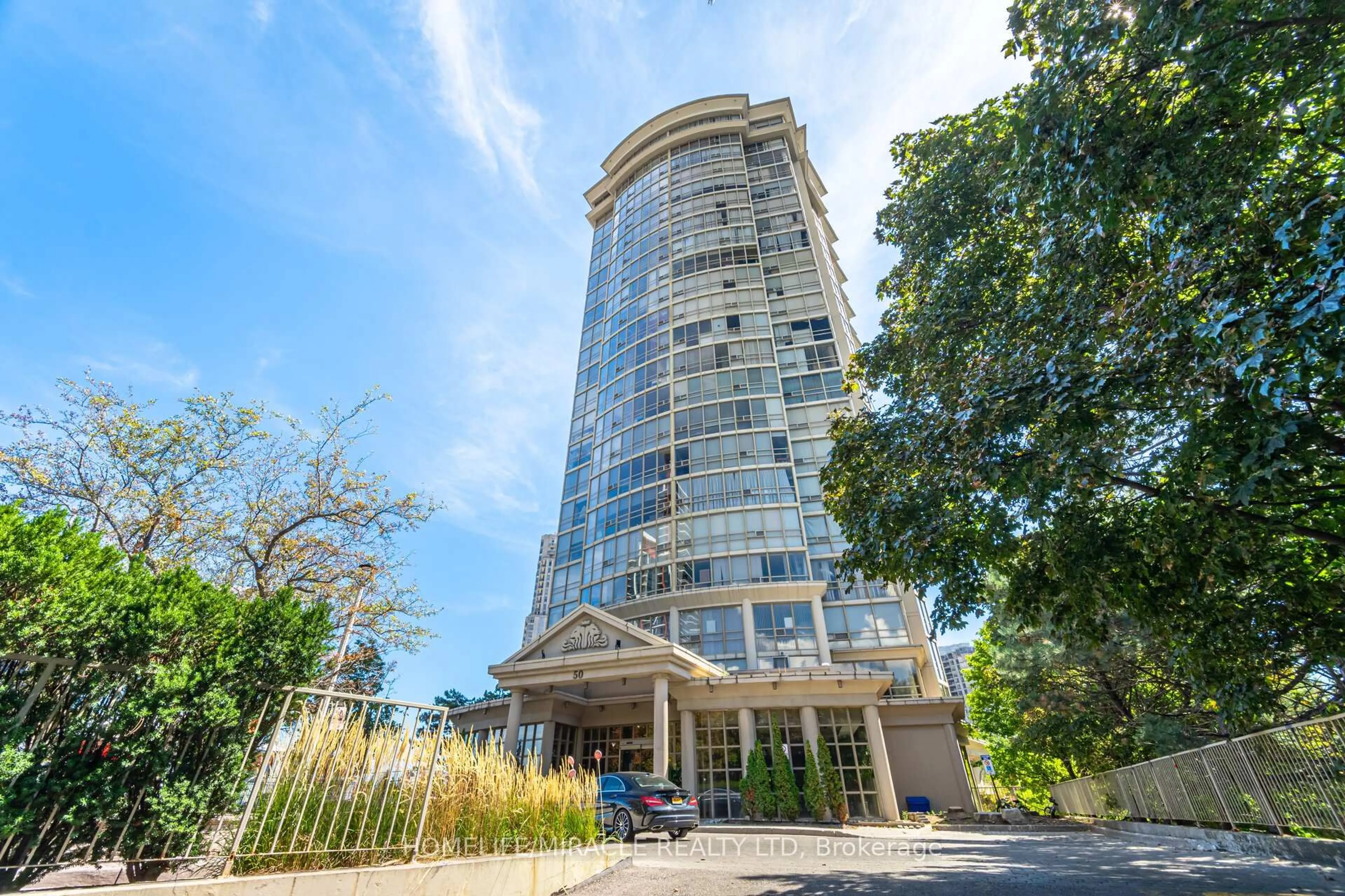 Indoor foyer for 50 eglinton Ave #1701, Mississauga Ontario L5R 3P5