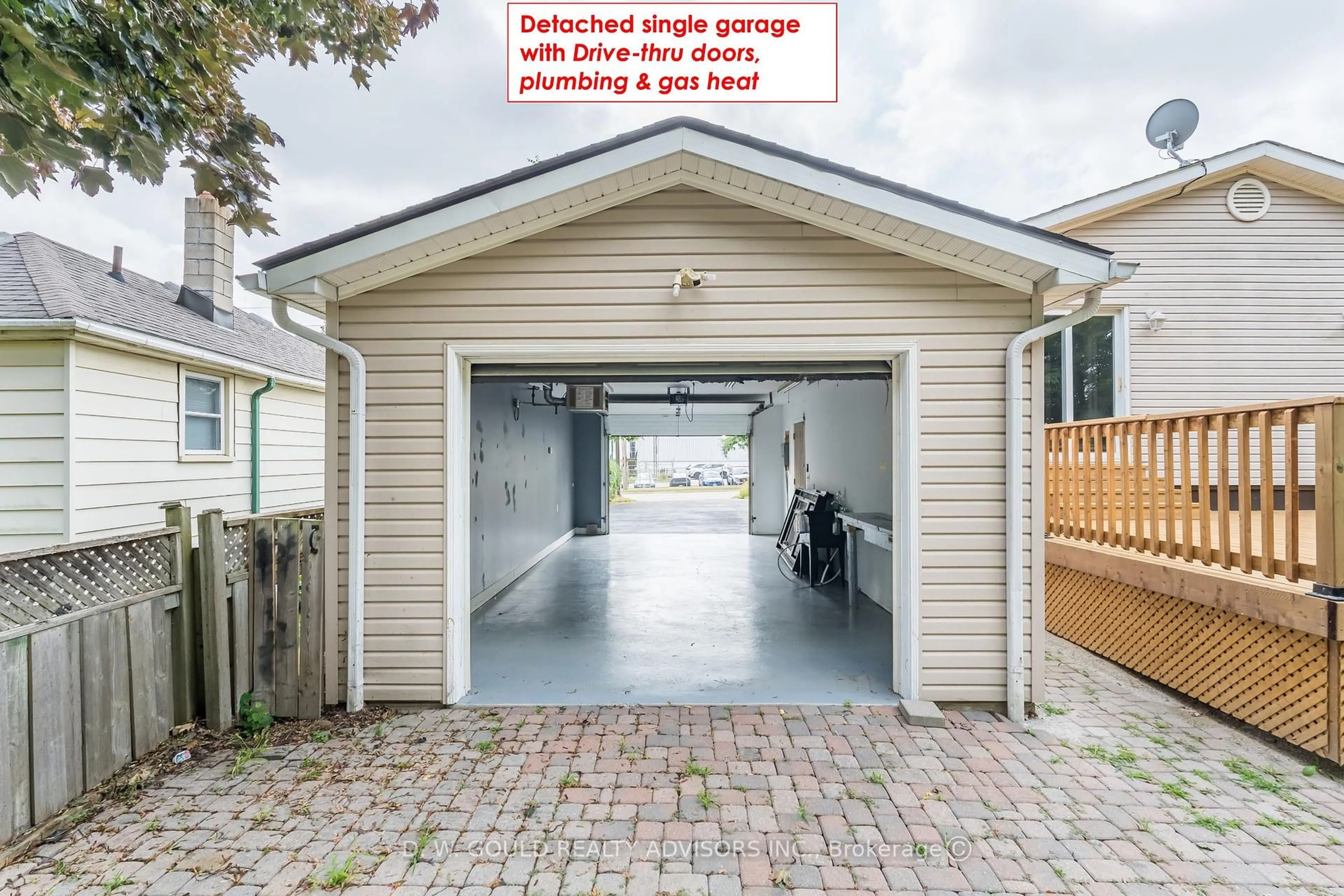 Indoor garage for 42 River Dr, Halton Hills Ontario L7G 2J2