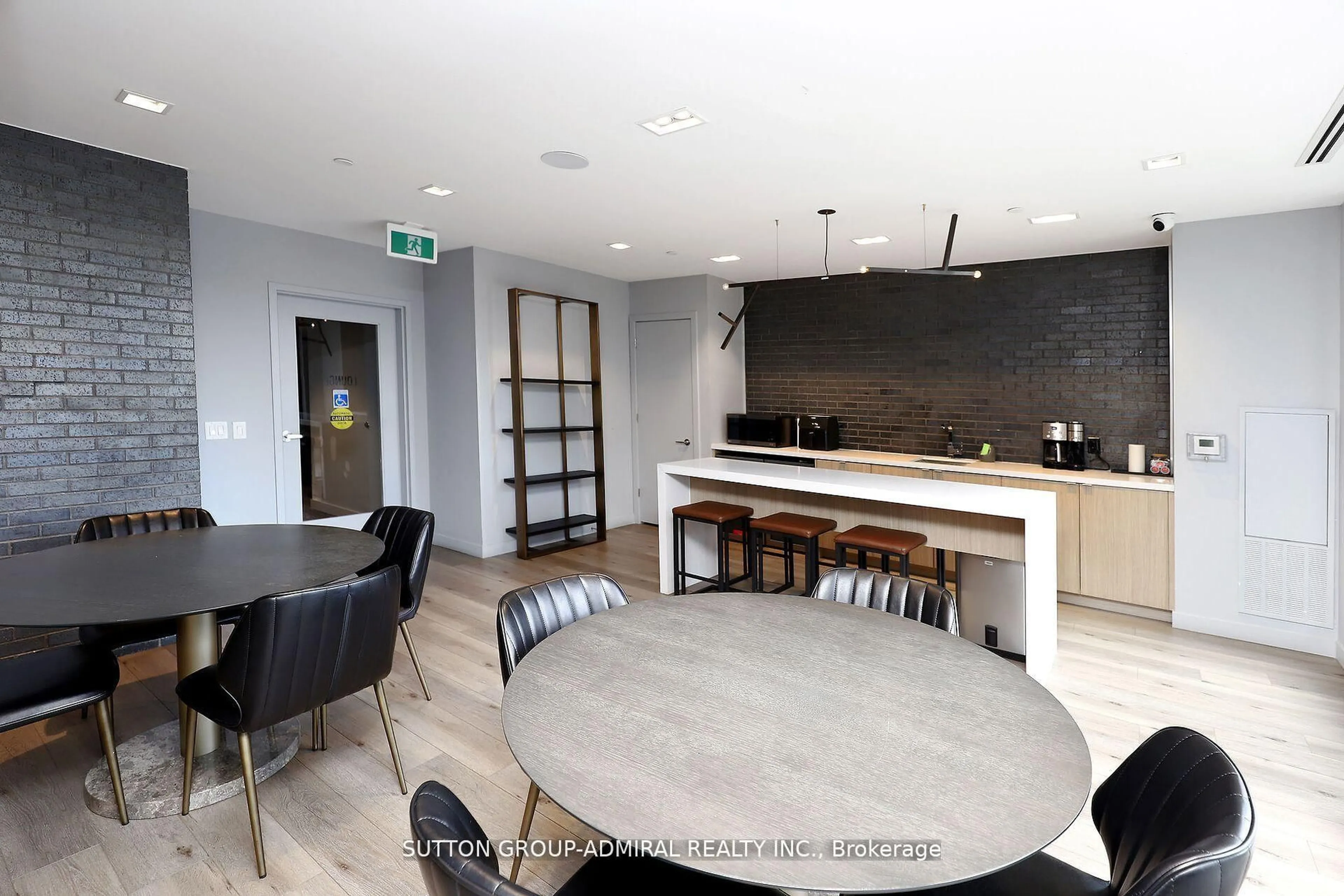 Unknown for 7 Smith Cres #323, Toronto Ontario M8Z 0G3