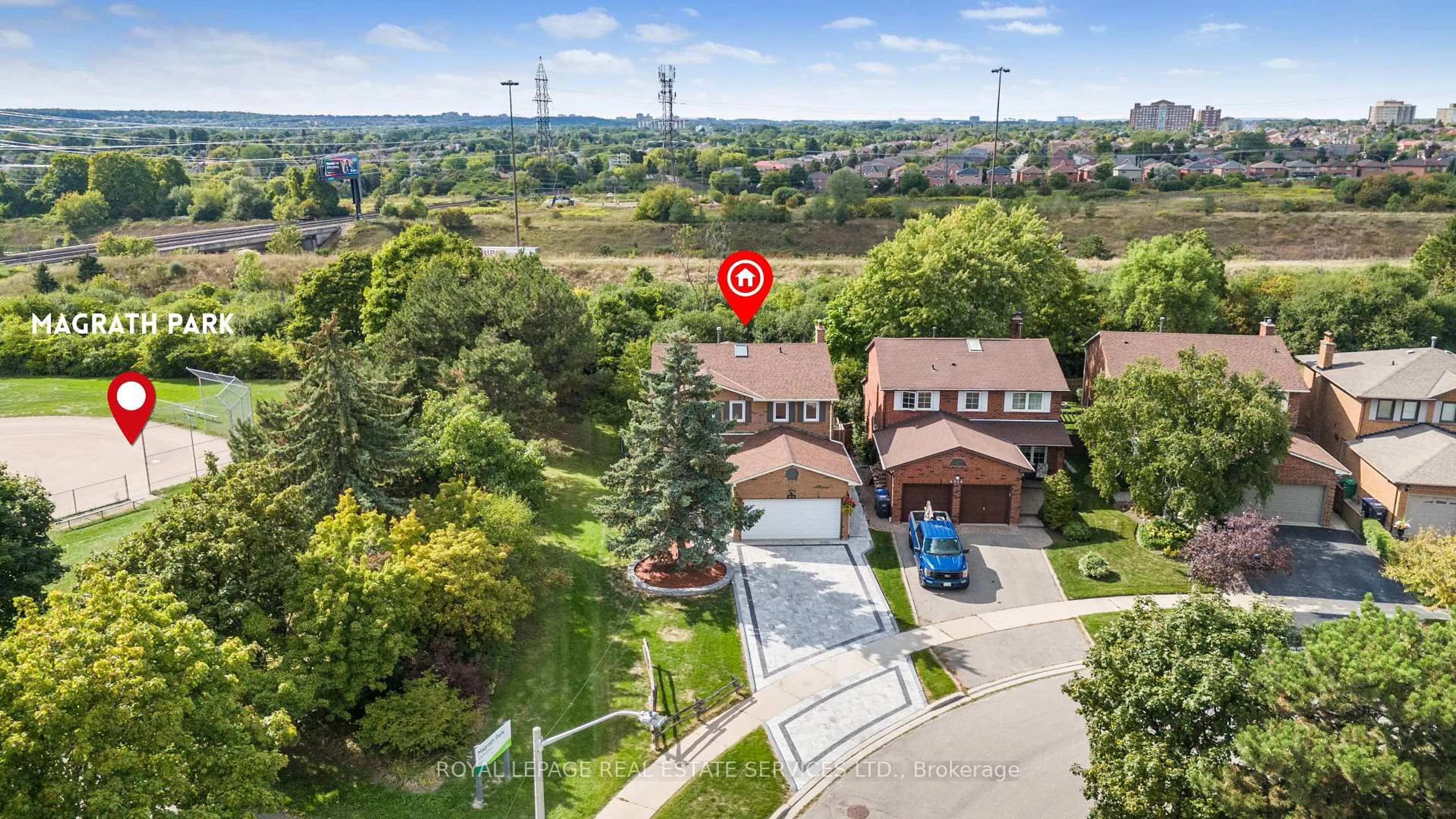 A pic from outside/outdoor area/front of a property/back of a property/a pic from drone, unknown for 4210 Melia Dr, Mississauga Ontario L5C 4J5