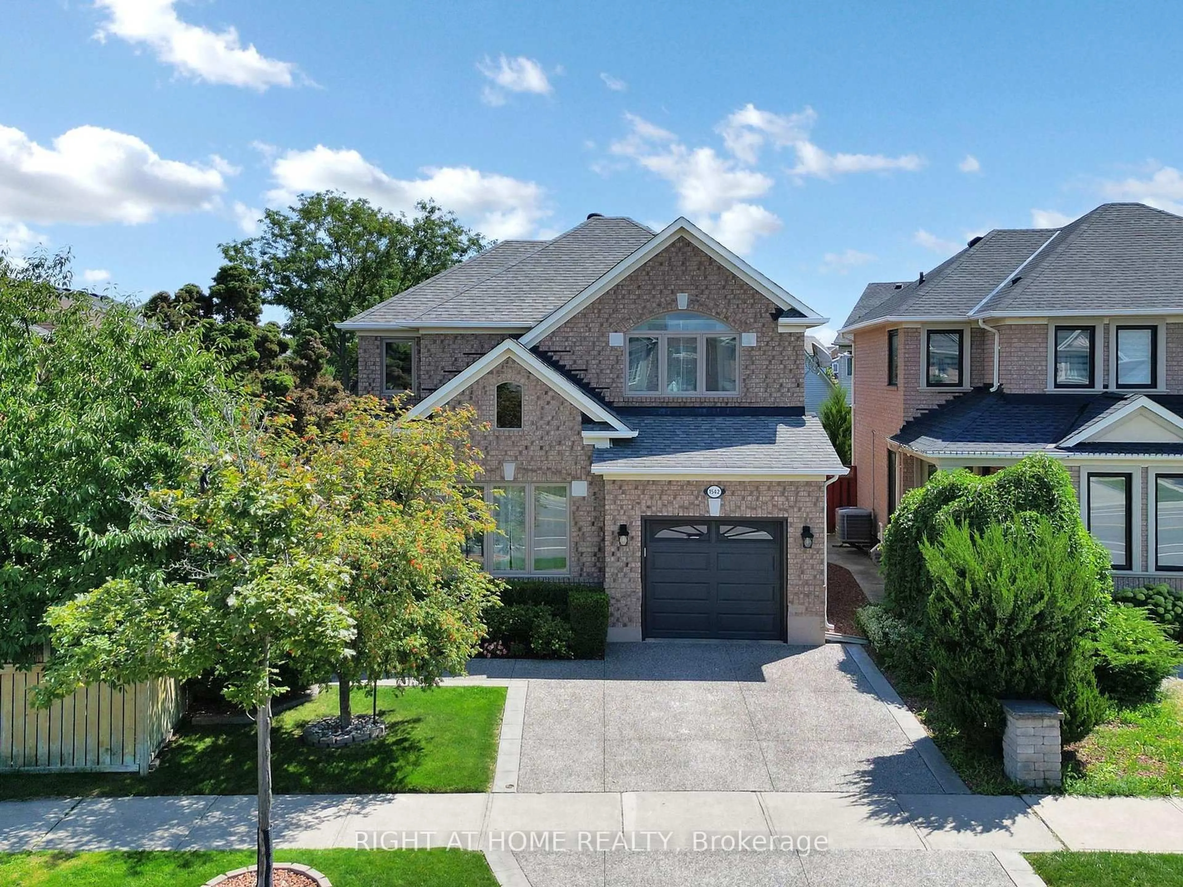 A pic from outside/outdoor area/front of a property/back of a property/a pic from drone, street for 1542 Croft Ave, Milton Ontario L9T 5K9