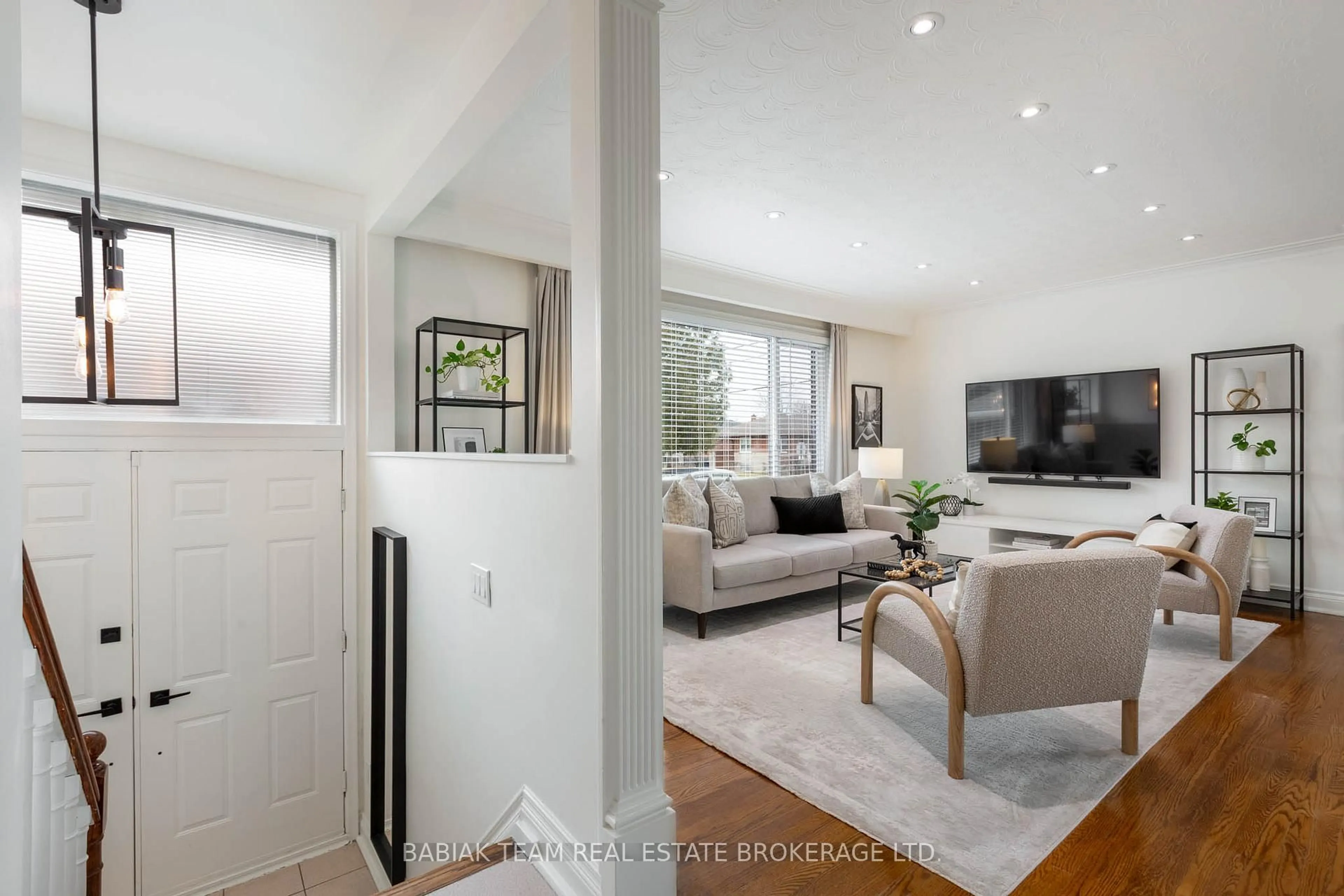 Unknown for 62 Burr Ave, Toronto Ontario M6L 1T8
