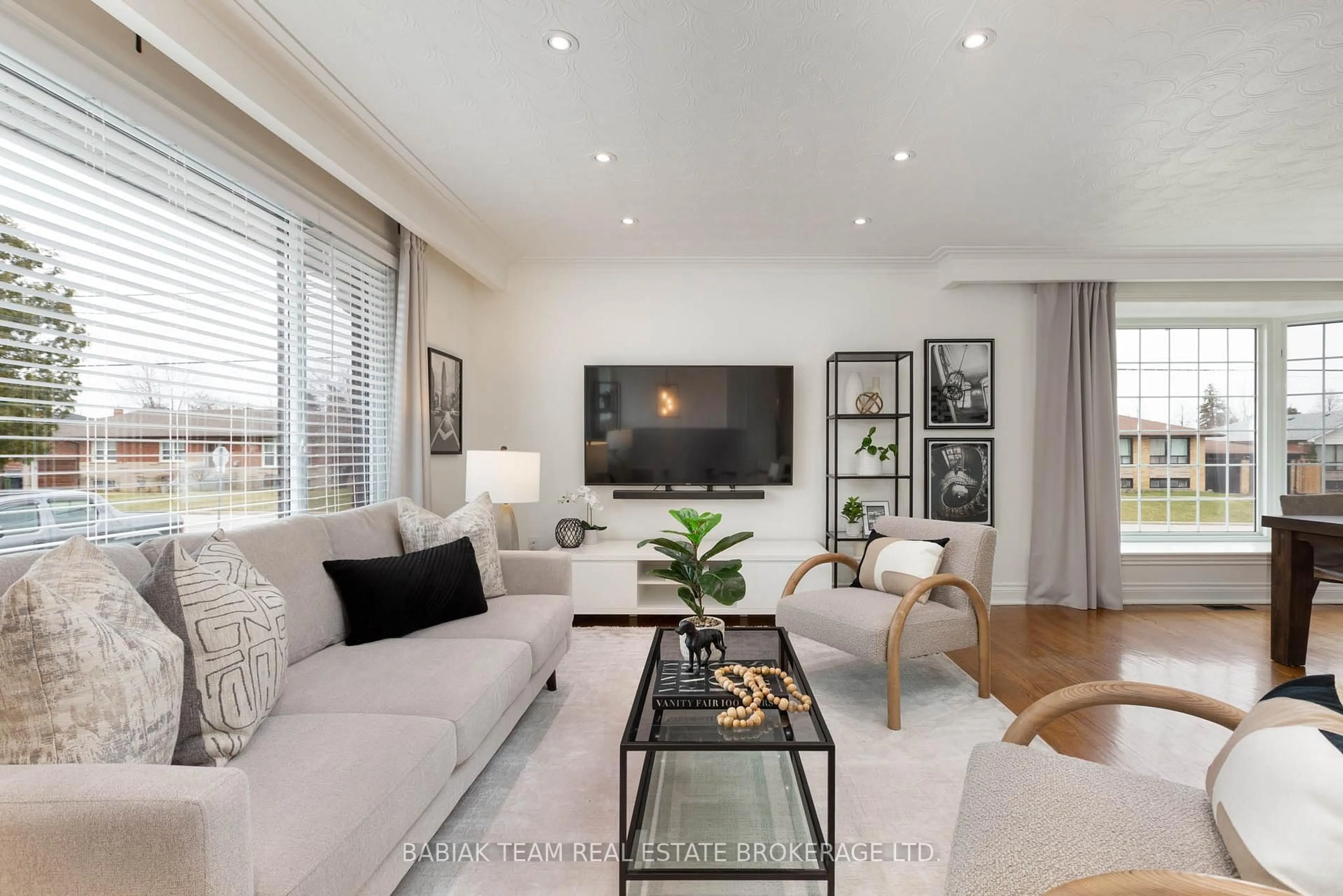 Living room with furniture, unknown for 62 Burr Ave, Toronto Ontario M6L 1T8
