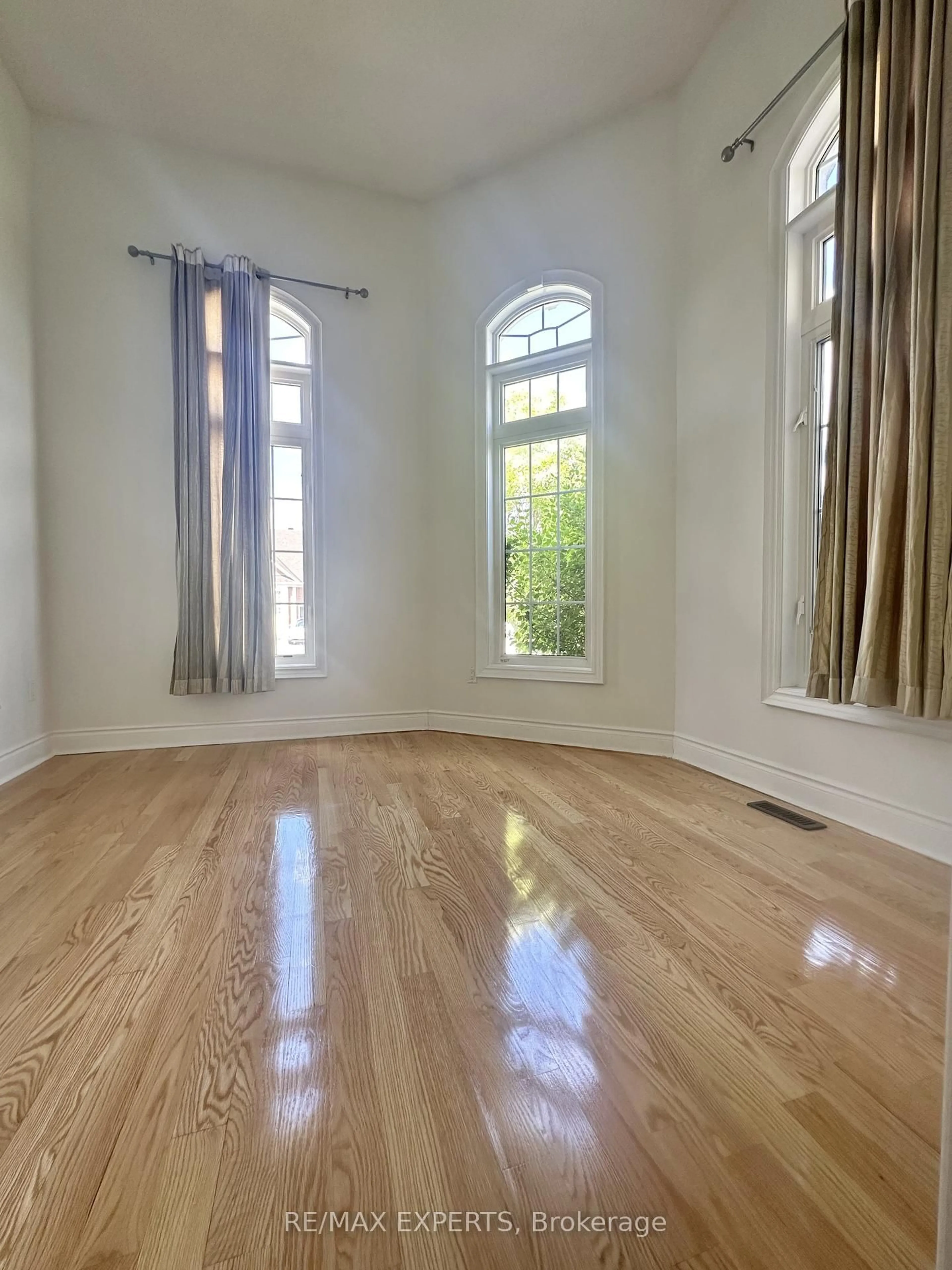 A pic of a room for 2 Louvre Circ, Brampton Ontario L6P 1V9