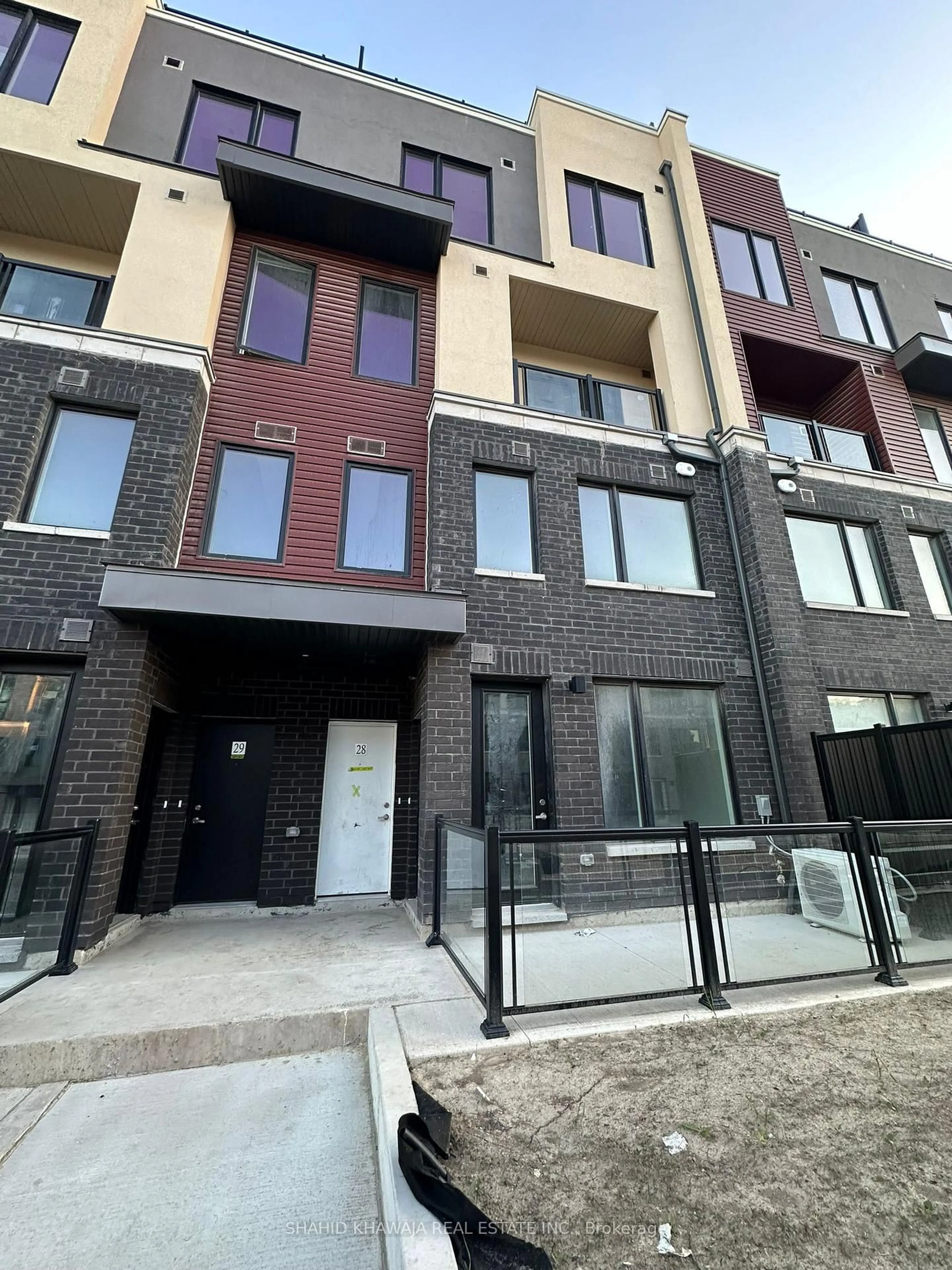 Home with brick exterior material, building for 3546 Colonial Dr, Mississauga Ontario L5L 0C1