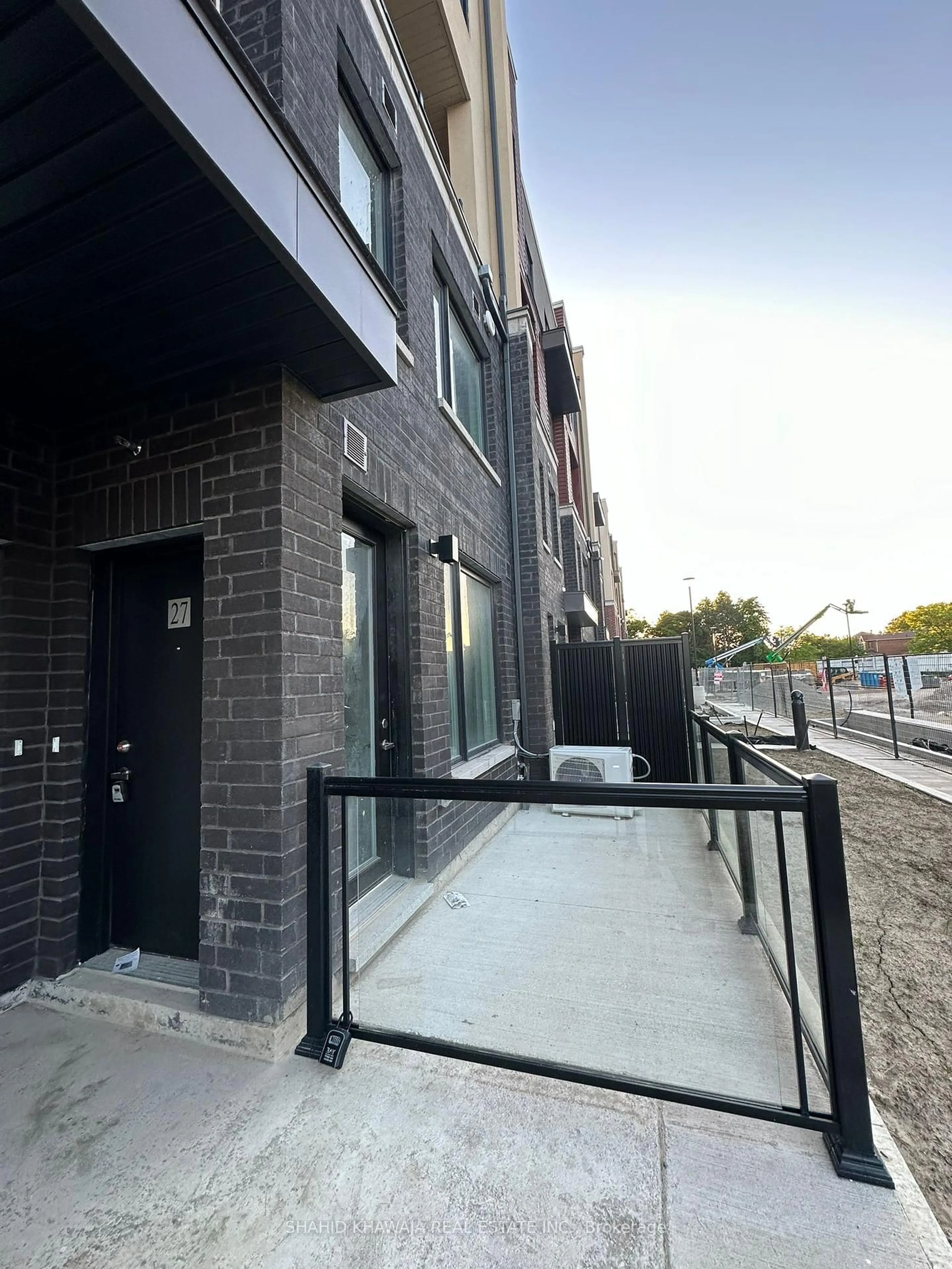 Patio, unknown for 3546 Colonial Dr, Mississauga Ontario L5L 0C1