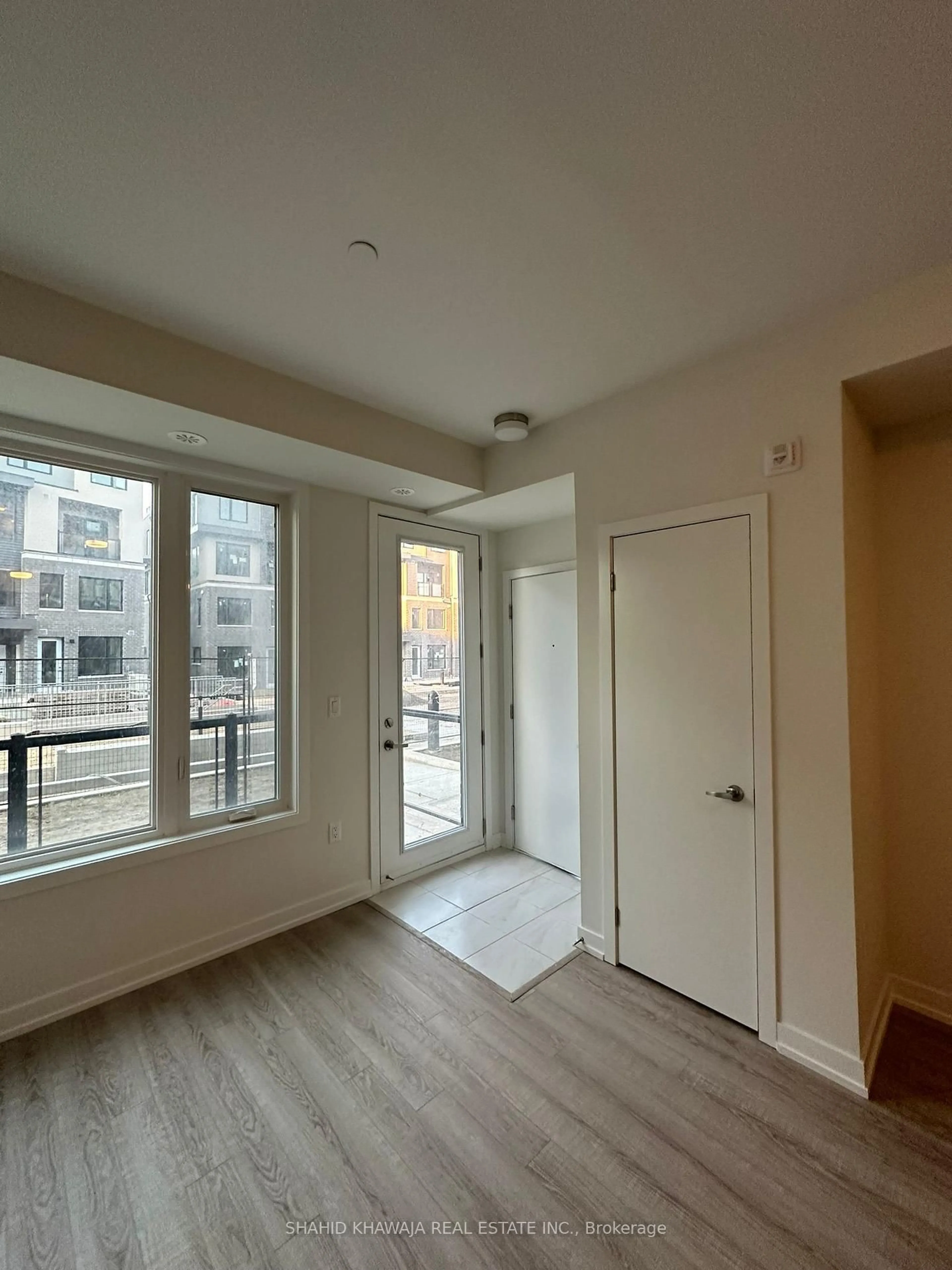 A pic of a room for 3546 Colonial Dr, Mississauga Ontario L5L 0C1