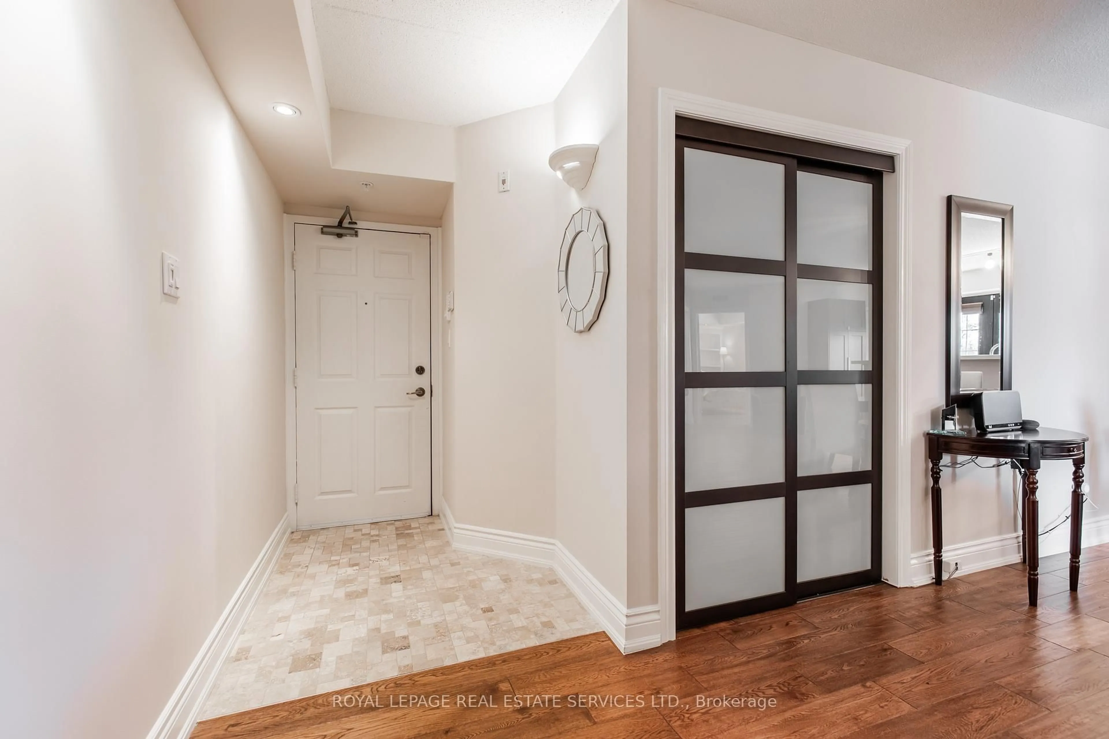 Indoor entryway for 1451 Walker's Line #310, Burlington Ontario L7M 4P1