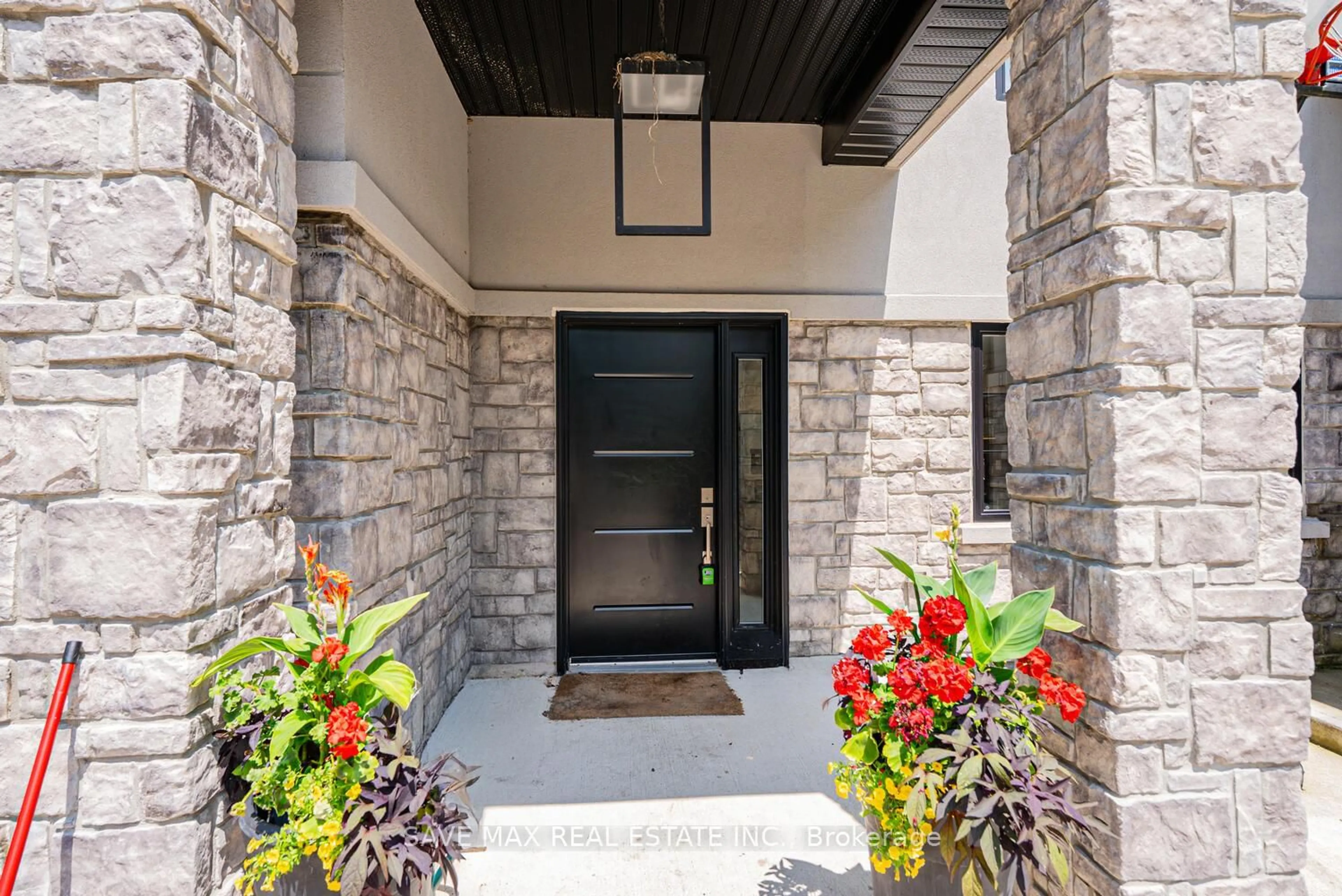 Indoor entryway for 8767 Twiss Rd, Milton Ontario L0P 1B0