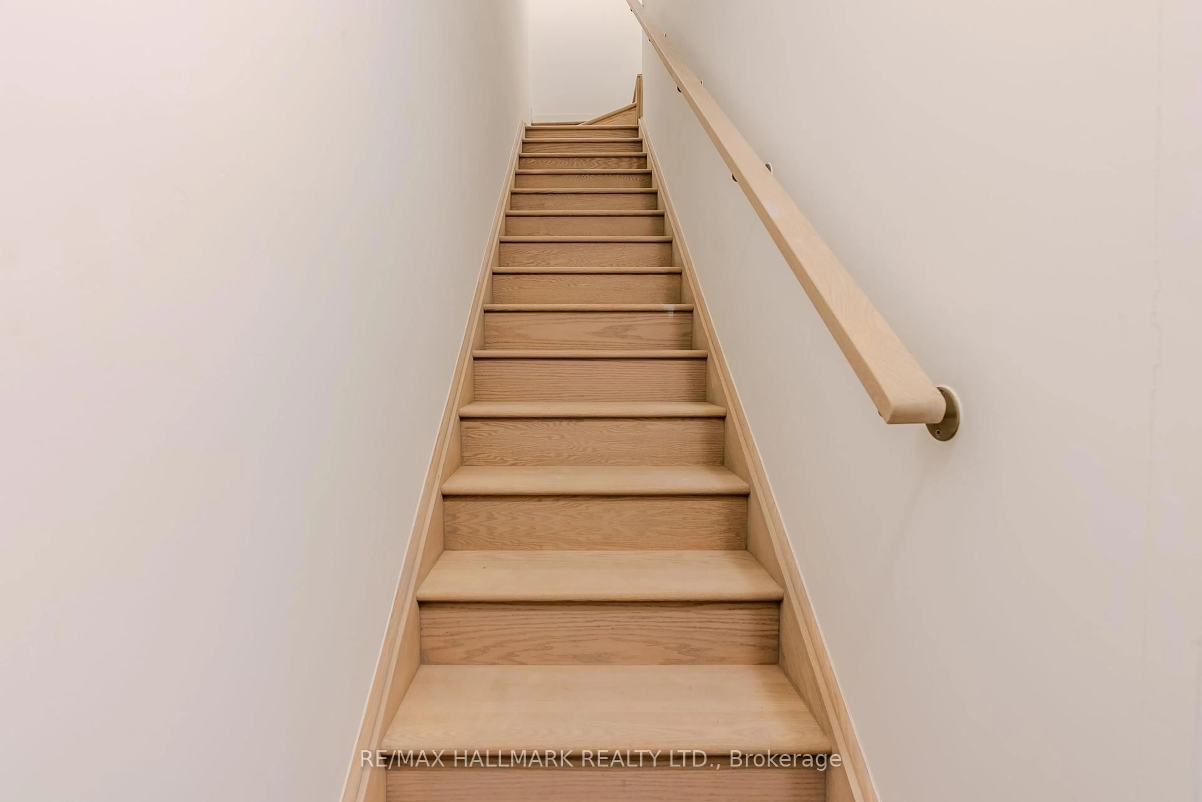 Stairs for 1085 Douglas Mccurdy Common #216, Mississauga Ontario L5G 4B1