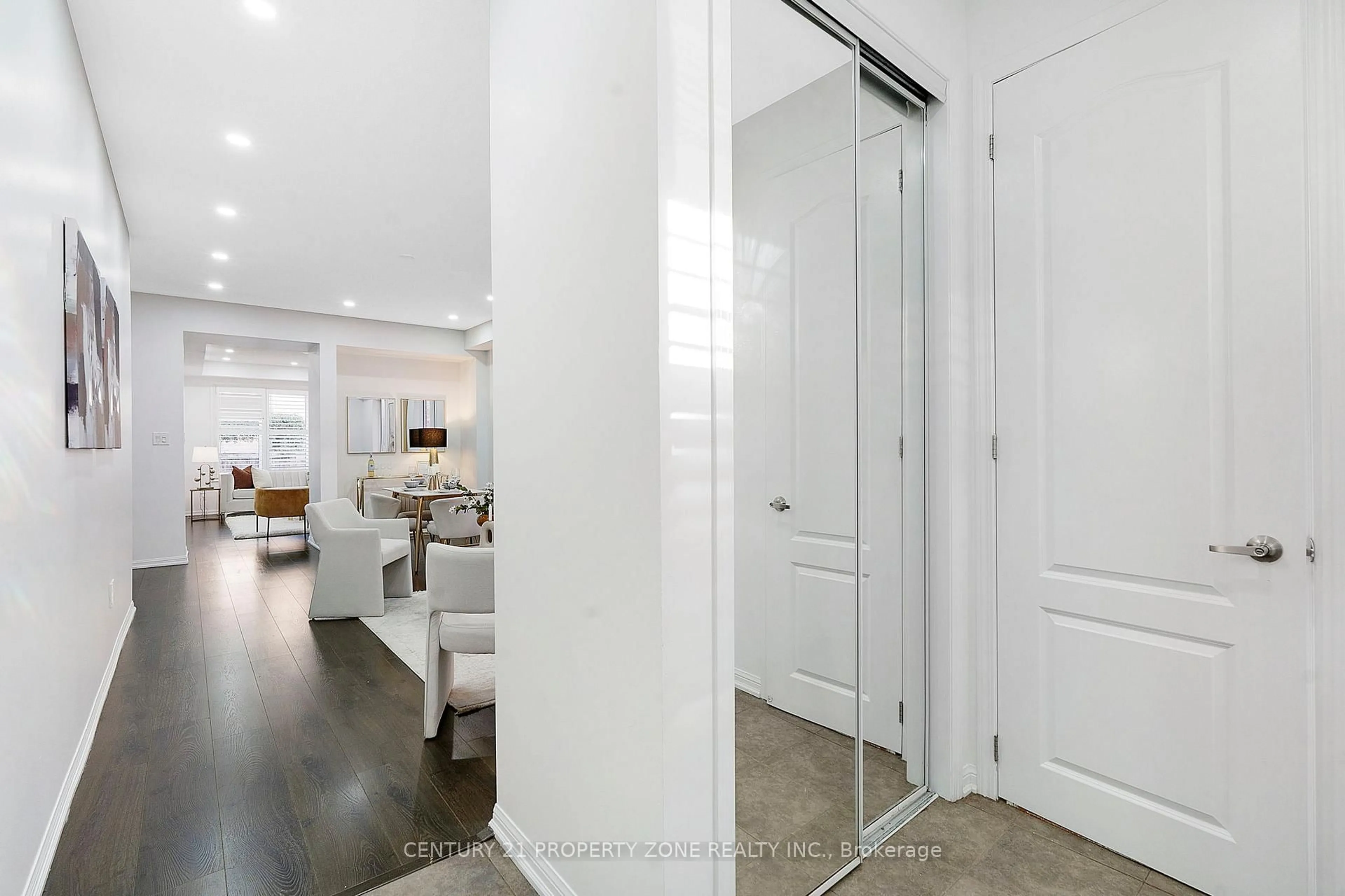 Indoor entryway for 63 Agricola Rd, Brampton Ontario L7A 0V6