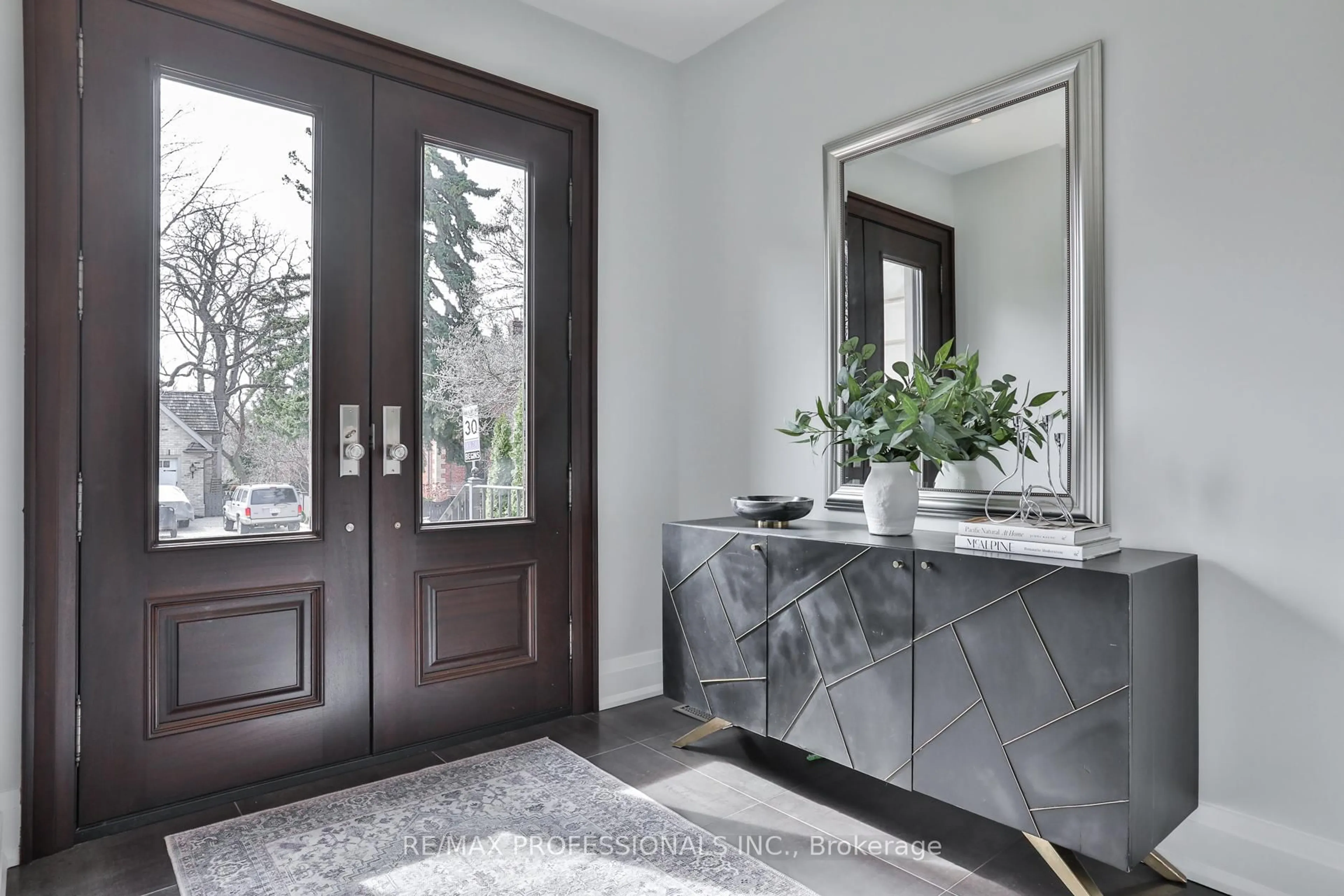 Indoor entryway for 6 Meadowcrest Rd, Toronto Ontario M8Z 2Y2