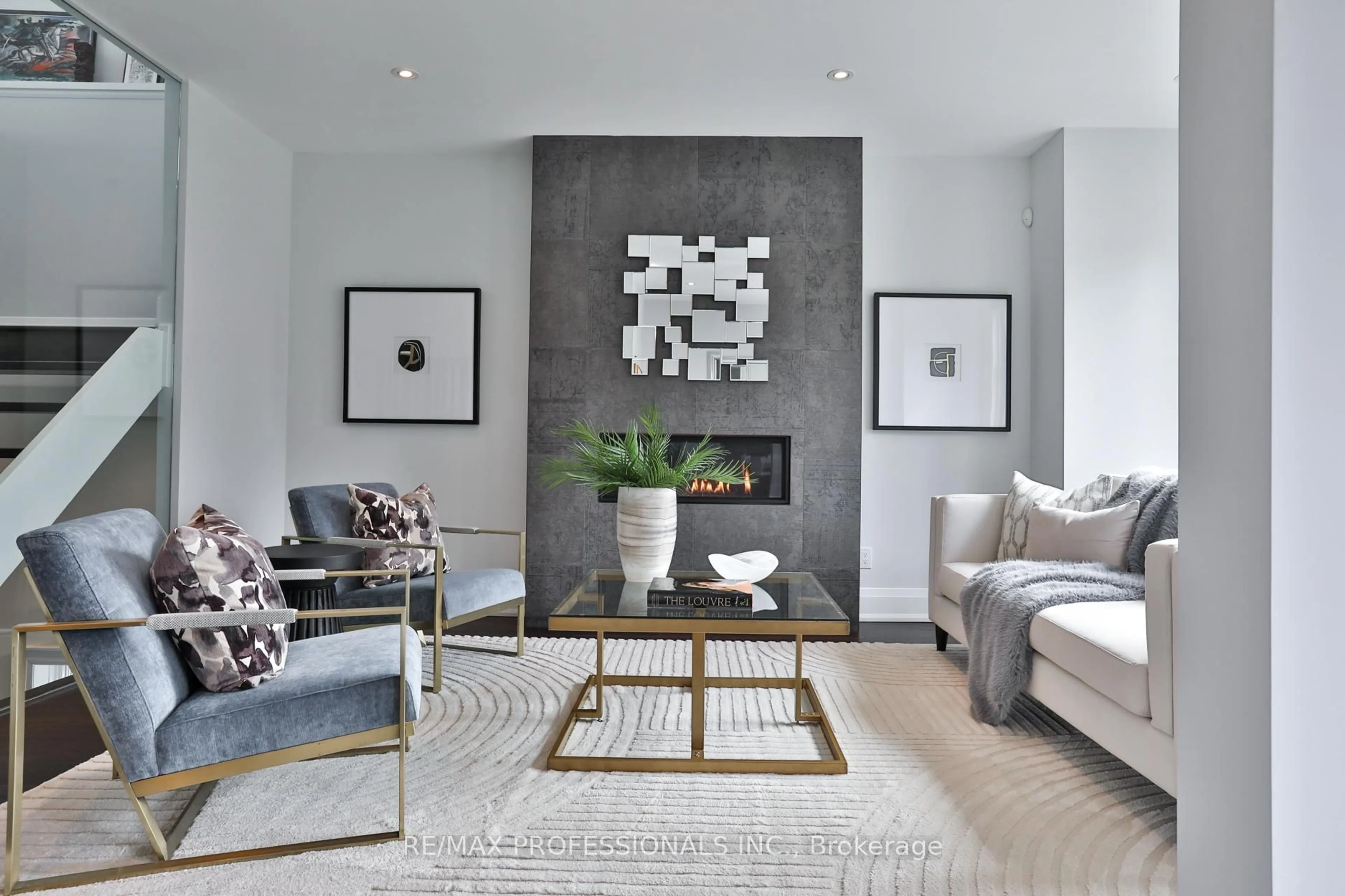 Living room with furniture, unknown for 6 Meadowcrest Rd, Toronto Ontario M8Z 2Y2