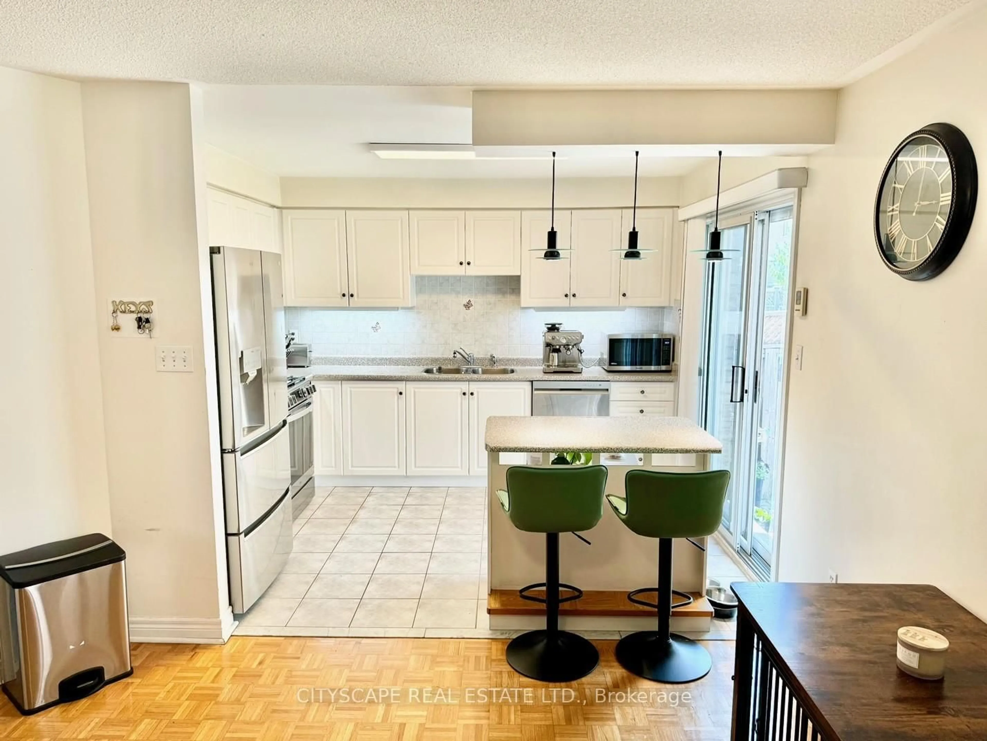 Open concept kitchen, unknown for 533 Leatherleaf Dr, Mississauga Ontario L4Z 3Y5