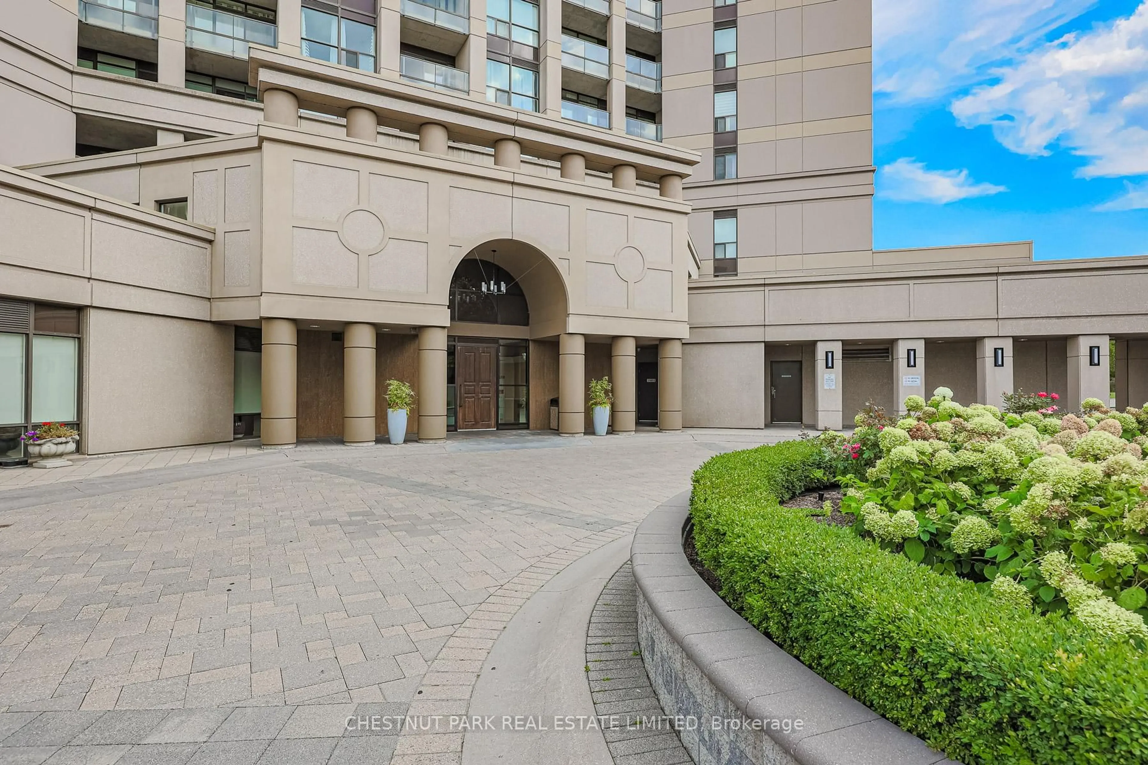 Indoor foyer for 220 Forum Dr #1401, Mississauga Ontario L4Z 4K1