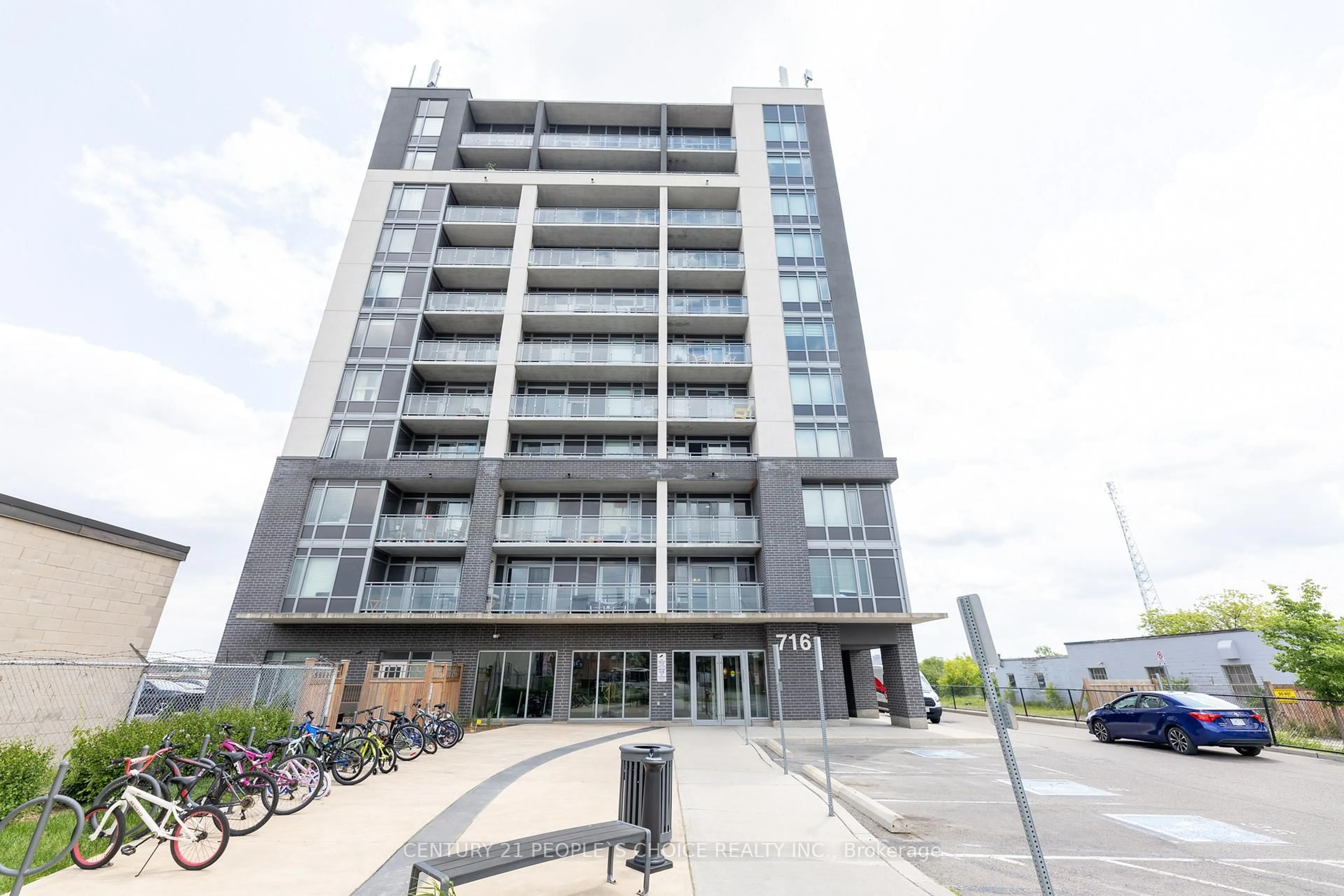 Indoor foyer for 716 Main St #1001, Milton Ontario L9T 9L9