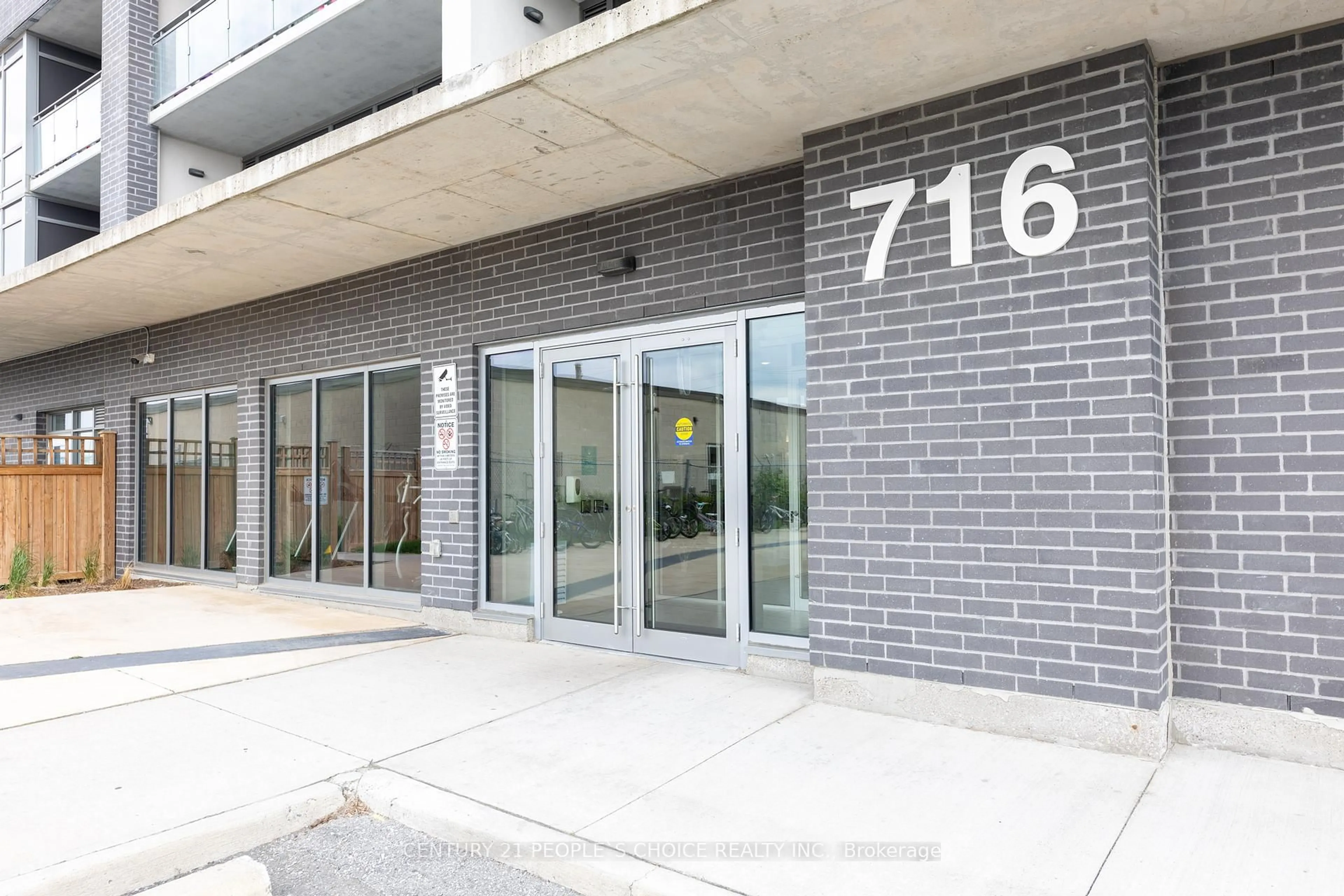 Indoor foyer for 716 Main St #1001, Milton Ontario L9T 9L9