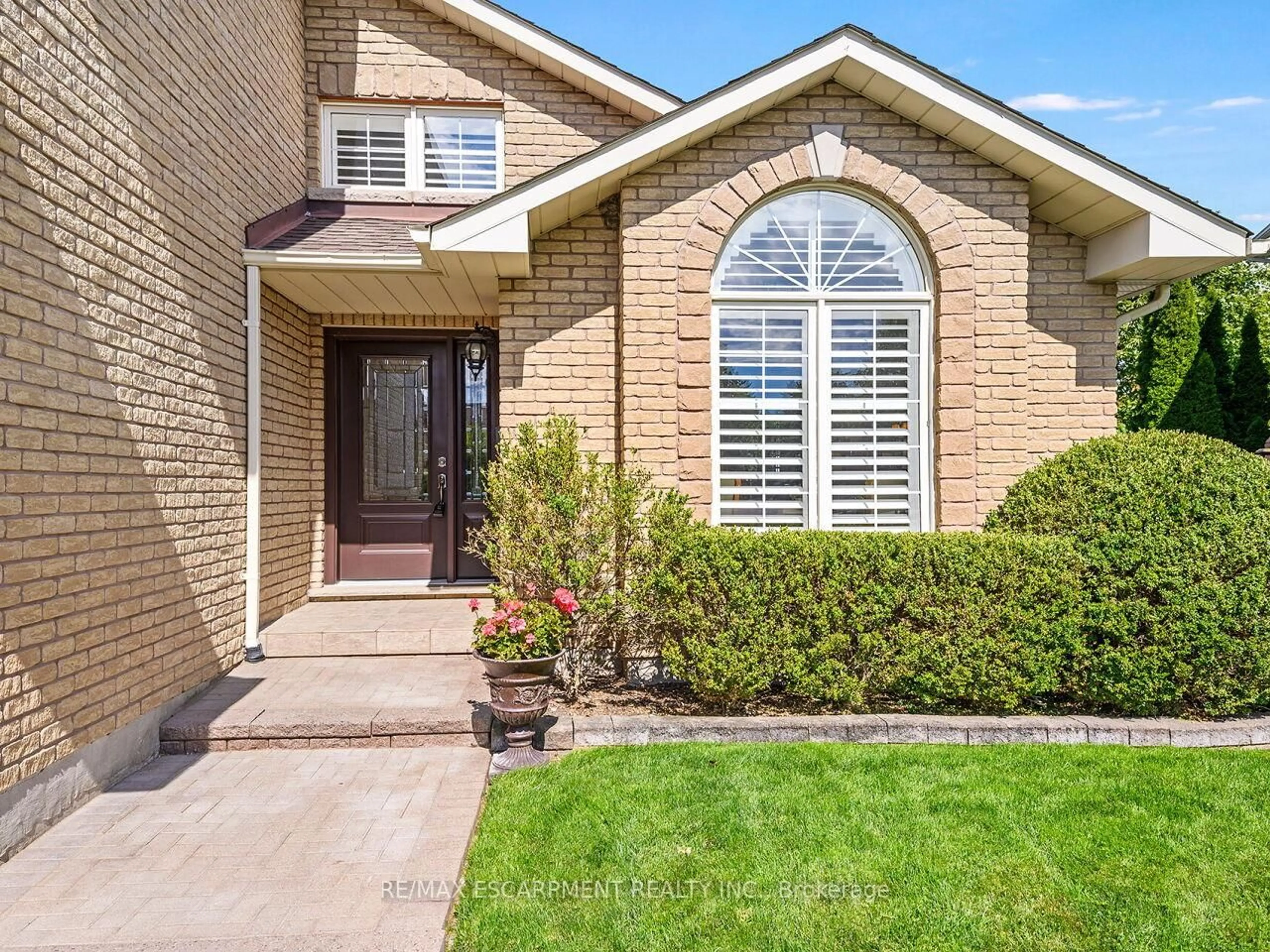 Home with brick exterior material, street for 2026 Waterbridge Dr, Burlington Ontario L7M 4G6