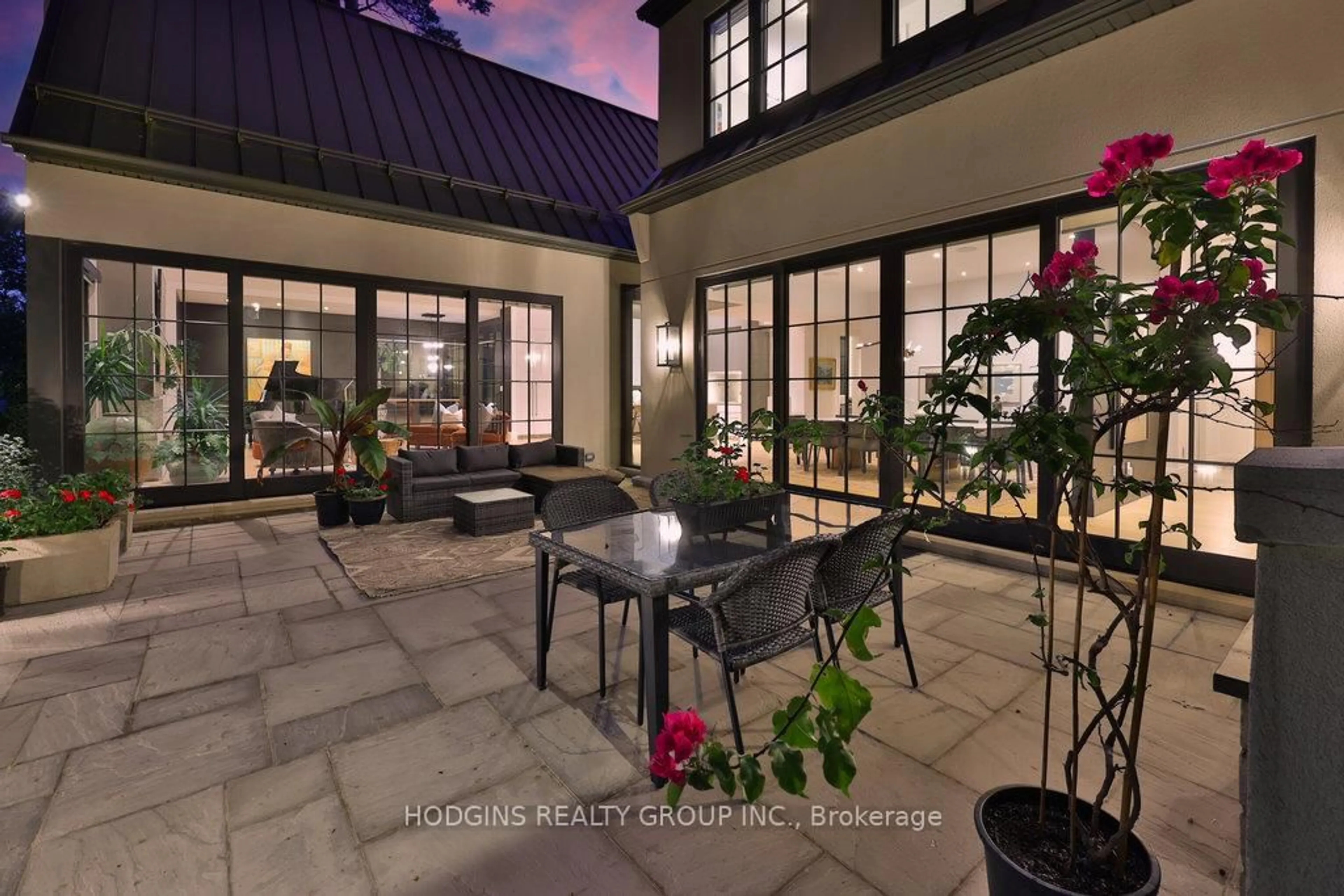 Patio, street for 238 Mineola Rd, Mississauga Ontario L5G 2C9